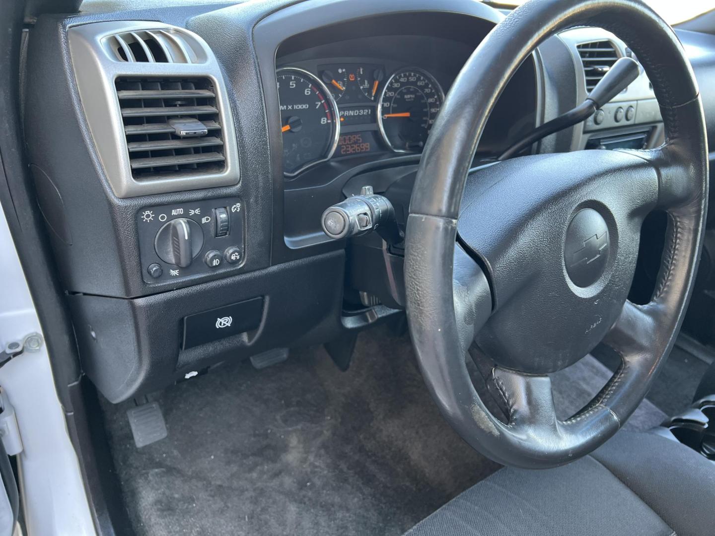 2008 White /Gray Chevrolet Colorado LT1 (1GCDT39E088) with an 3.7L L5 DOHC 20V engine, Automatic transmission, located at 4520 Airline Hwy, Baton Rouge, LA, 70805, (225) 357-1497, 30.509325, -91.145432 - 2008 Chevrolet Colorado Ext Cab 4X4 3.7L Gas, 232K Miles, Cold A/C, Power Windows, Locks & Mirrors, Tow Package, Tool Box. At 220k A Jasper Transmission Was Installed. At That Time Other Front End Part Were Also Replaced. This Truck Does Have Minor Dings, Scrathes & Hail Damage On Hood And Top. FOR - Photo#13