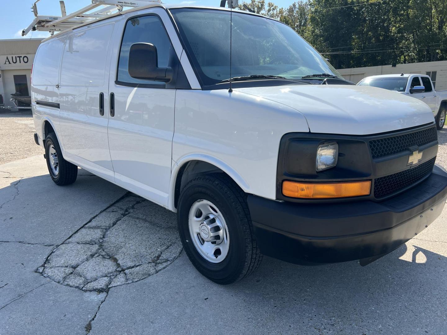 2014 White /Gray Chevrolet Express (1GCWGFCA6E1) with an 4.8L V8 OHV 16V engine, 6-Speed Automatic transmission, located at 4520 Airline Hwy, Baton Rouge, LA, 70805, (225) 357-1497, 30.509325, -91.145432 - 2014 Chevrolet Express 2500 Cargo Van 4.8 V8 Gas, 139K Miles, Cold A/C, Power Windows, Locks & Mirrors, Backup Camera. FOR INFO PLEASE CONTACT JEFF AT 225-413-0981 CHECK OUT OUR A+ RATING WITH THE BETTER BUSINESS BUREAU WE HAVE BEEN A FAMILY OWNED AND OPERATED BUSINESS AT THE SAME LOCATION FOR OVER - Photo#3