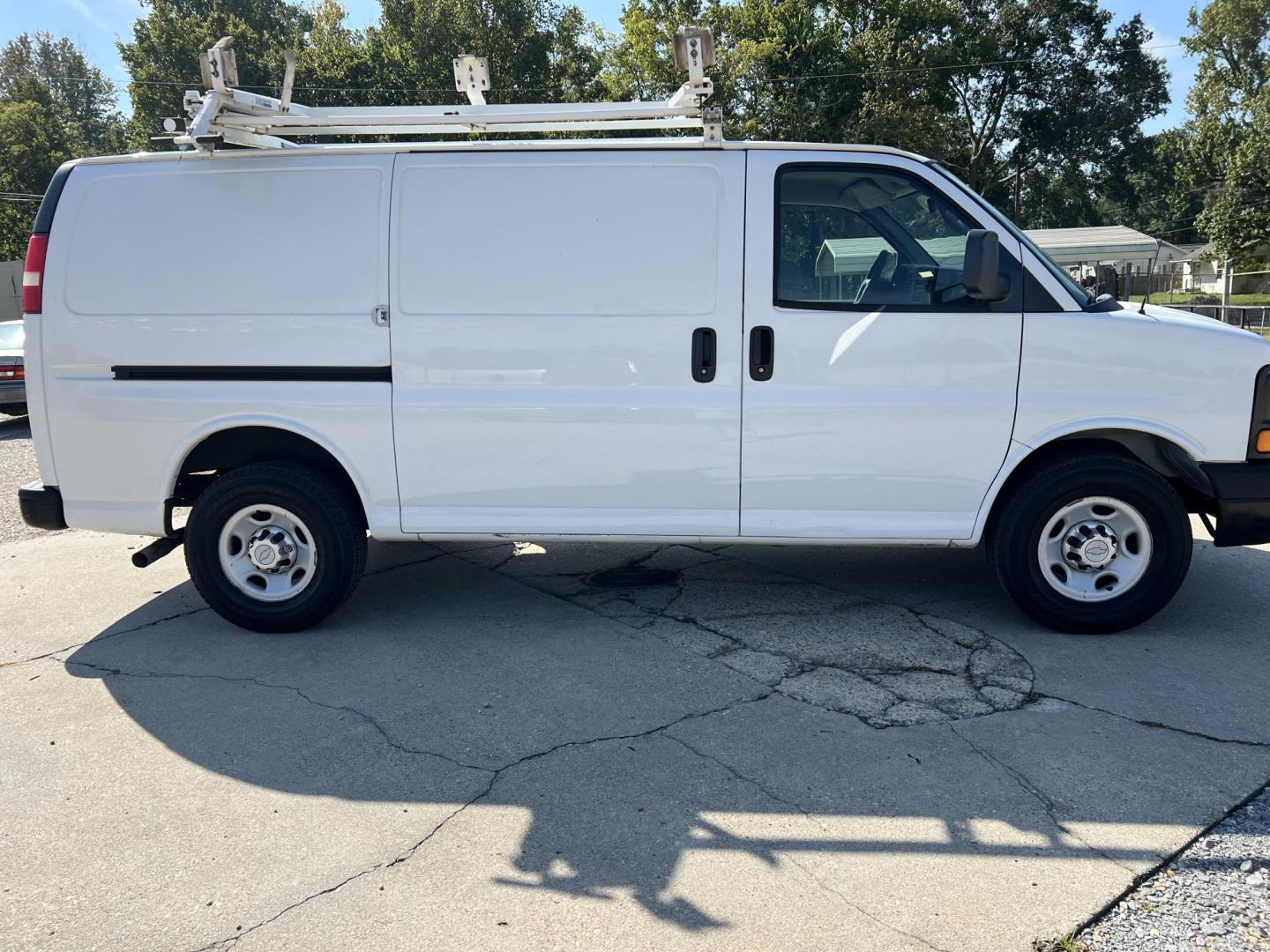 2014 White /Gray Chevrolet Express (1GCWGFCA6E1) with an 4.8L V8 OHV 16V engine, 6-Speed Automatic transmission, located at 4520 Airline Hwy, Baton Rouge, LA, 70805, (225) 357-1497, 30.509325, -91.145432 - 2014 Chevrolet Express 2500 Cargo Van 4.8 V8 Gas, 139K Miles, Cold A/C, Power Windows, Locks & Mirrors, Backup Camera. FOR INFO PLEASE CONTACT JEFF AT 225-413-0981 CHECK OUT OUR A+ RATING WITH THE BETTER BUSINESS BUREAU WE HAVE BEEN A FAMILY OWNED AND OPERATED BUSINESS AT THE SAME LOCATION FOR OVER - Photo#4