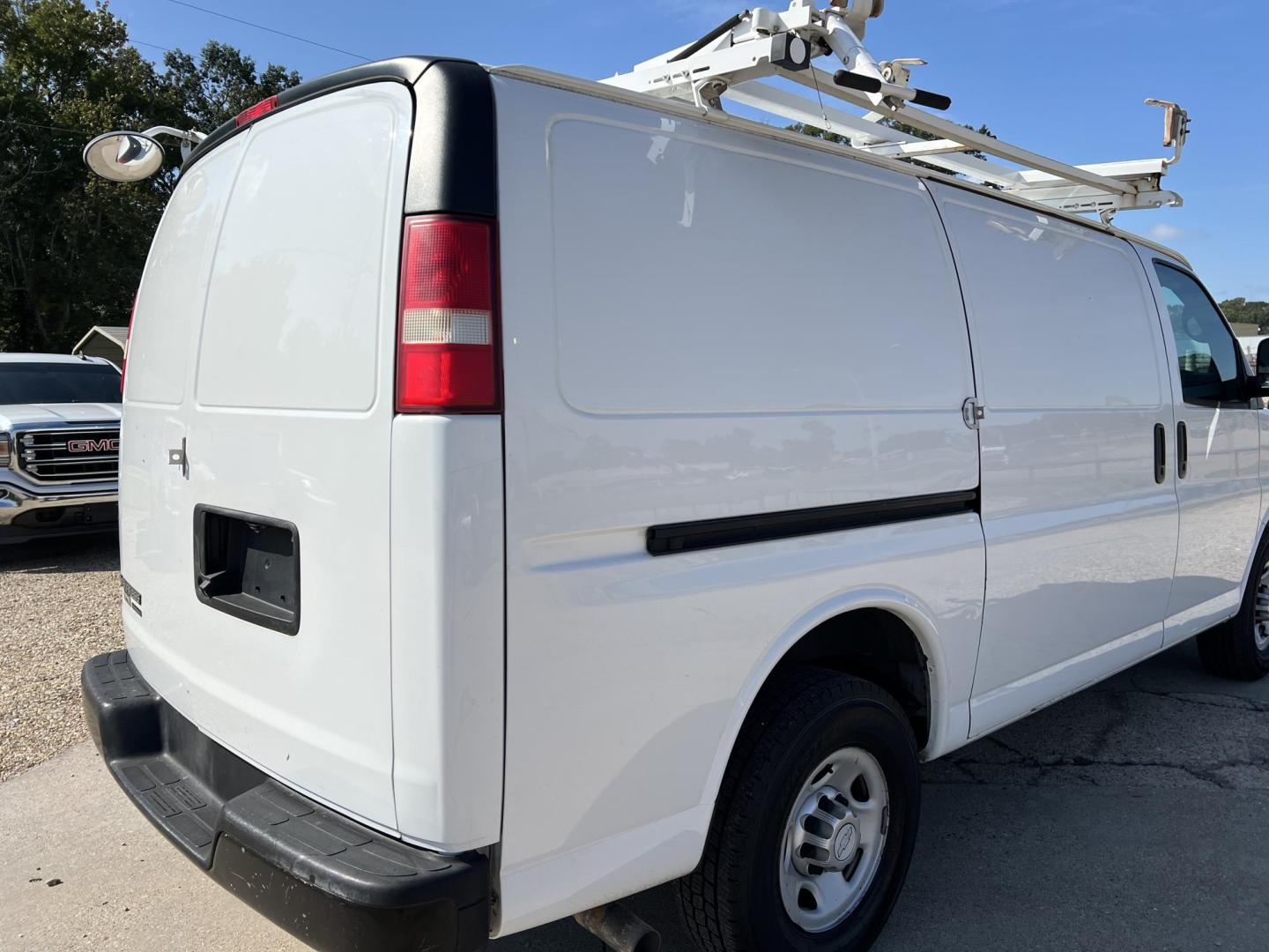 2014 White /Gray Chevrolet Express (1GCWGFCA6E1) with an 4.8L V8 OHV 16V engine, 6-Speed Automatic transmission, located at 4520 Airline Hwy, Baton Rouge, LA, 70805, (225) 357-1497, 30.509325, -91.145432 - 2014 Chevrolet Express 2500 Cargo Van 4.8 V8 Gas, 139K Miles, Cold A/C, Power Windows, Locks & Mirrors, Backup Camera. FOR INFO PLEASE CONTACT JEFF AT 225-413-0981 CHECK OUT OUR A+ RATING WITH THE BETTER BUSINESS BUREAU WE HAVE BEEN A FAMILY OWNED AND OPERATED BUSINESS AT THE SAME LOCATION FOR OVER - Photo#5