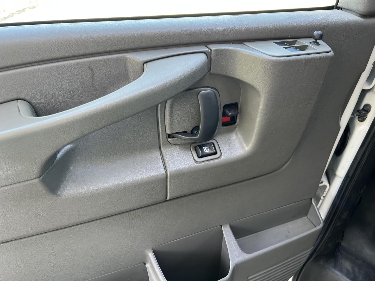 2014 White /Gray Chevrolet Express (1GCWGFCA6E1) with an 4.8L V8 OHV 16V engine, 6-Speed Automatic transmission, located at 4520 Airline Hwy, Baton Rouge, LA, 70805, (225) 357-1497, 30.509325, -91.145432 - 2014 Chevrolet Express 2500 Cargo Van 4.8 V8 Gas, 139K Miles, Cold A/C, Power Windows, Locks & Mirrors, Backup Camera. FOR INFO PLEASE CONTACT JEFF AT 225-413-0981 CHECK OUT OUR A+ RATING WITH THE BETTER BUSINESS BUREAU WE HAVE BEEN A FAMILY OWNED AND OPERATED BUSINESS AT THE SAME LOCATION FOR OVER - Photo#10