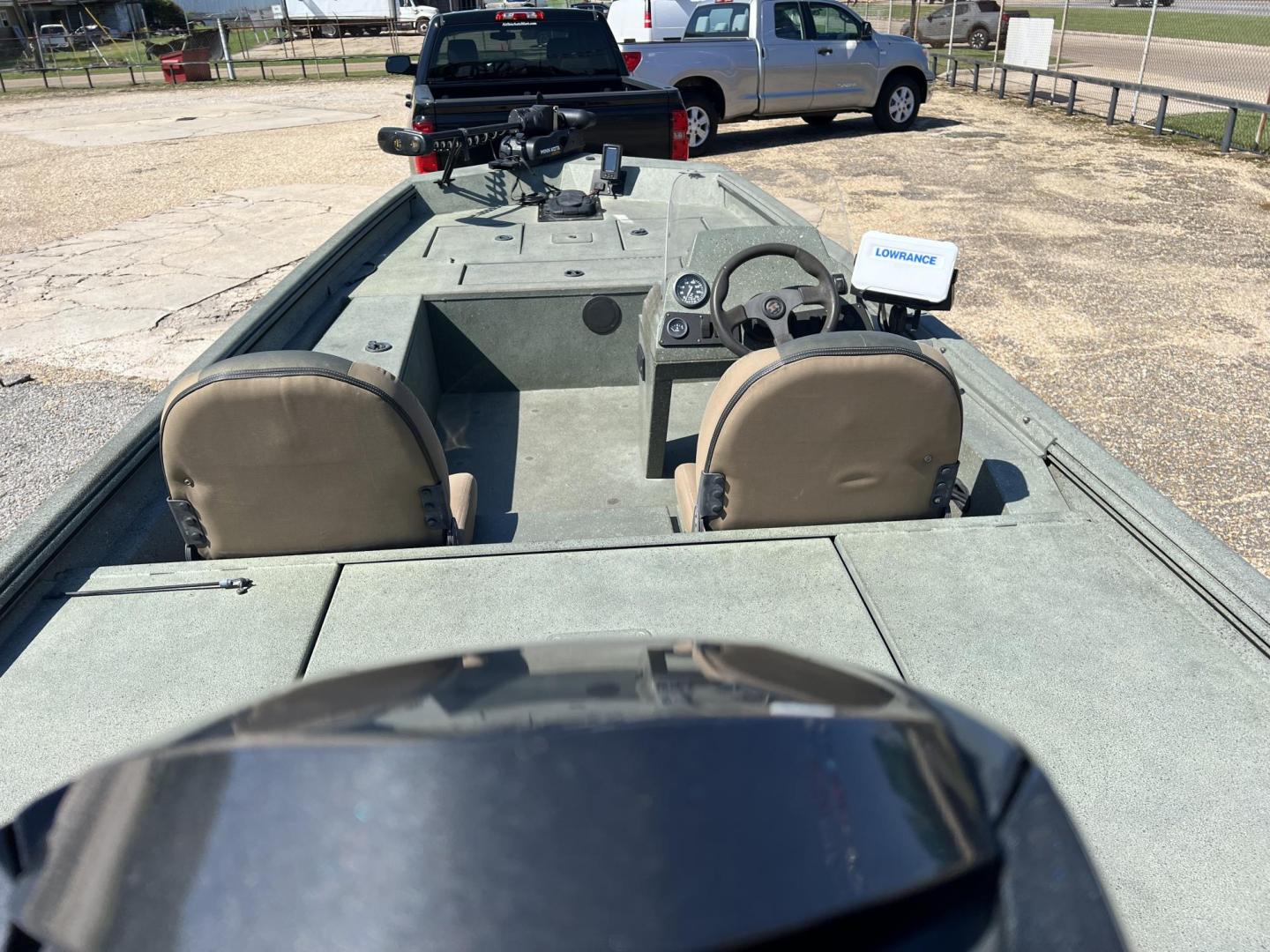 2015 Green Ranger Boat with an 75 Evinrude engine, located at 4520 Airline Hwy, Baton Rouge, LA, 70805, (225) 357-1497, 30.509325, -91.145432 - 2015 Ranger 1760 Aluminum Boat 75HP Evinrude E-TEC, Livewell, Dry Storage, Rod Box, 8Ft Powerpole, Minn Kota Ulterra 80lb Thrust i-Pilot Trolling Motor, Lowrance Electronics, New Tires & More. - Photo#5