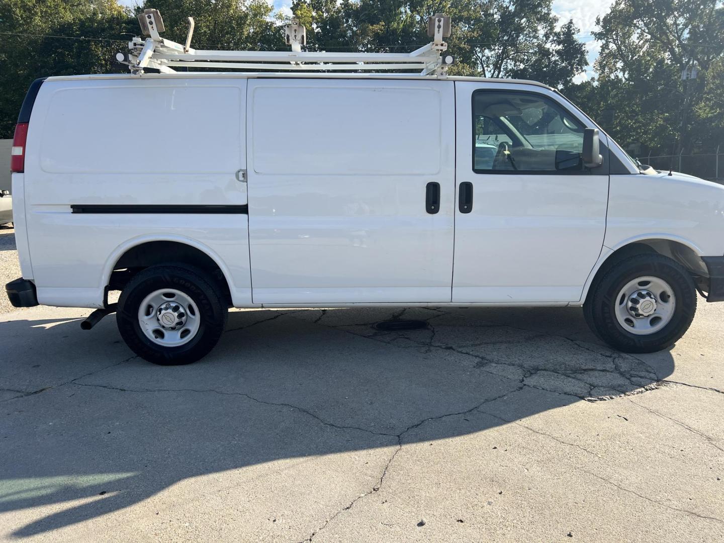 2013 White /Gray Chevrolet Express (1GCWGFCA7D1) with an 4.8L V8 OHV 16V FFV engine, 6-Speed Automatic transmission, located at 4520 Airline Hwy, Baton Rouge, LA, 70805, (225) 357-1497, 30.509325, -91.145432 - 2013 Chevrolet Express 2500 Cargo Van 4.8 V8 Gas, 169K Miles, Cold A/C, Power Windows, Locks & Mirrors, Has Minor Dings & Scratches. FOR INFO PLEASE CONTACT JEFF AT 225-413-0981 CHECK OUT OUR A+ RATING WITH THE BETTER BUSINESS BUREAU WE HAVE BEEN A FAMILY OWNED AND OPERATED BUSINESS AT THE SAME LOCA - Photo#4
