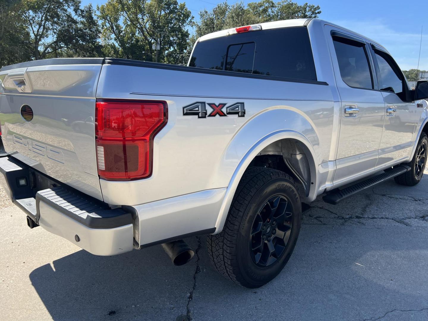 2018 Silver /Gray Ford F-150 Lariat (1FTEW1EG8JF) with an 3.5L V6 TURBO engine, 6-Speed Automatic transmission, located at 4520 Airline Hwy, Baton Rouge, LA, 70805, (225) 357-1497, 30.509325, -91.145432 - 2018 Ford F150 SuperCrew Lariat 4X4 **NO ACCIDENTS** 3.5 V6 EcoBoost Gas, 148K Miles, Heated & Cooled Leather, Cold A/C, Navigation, Backup Camera, Tow Package & More. FOR INFO PLEASE CONTACT JEFF AT 225-413-0981 CHECK OUT OUR A+ RATING WITH THE BETTER BUSINESS BUREAU WE HAVE BEEN A FAMILY OWNED A - Photo#5