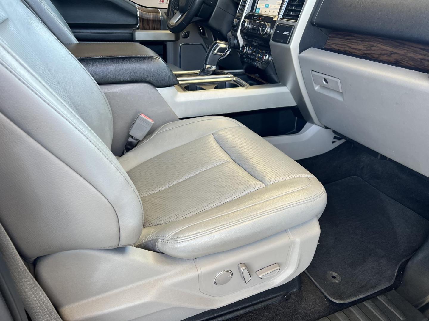 2018 Silver /Gray Ford F-150 Lariat (1FTEW1EG8JF) with an 3.5L V6 TURBO engine, 6-Speed Automatic transmission, located at 4520 Airline Hwy, Baton Rouge, LA, 70805, (225) 357-1497, 30.509325, -91.145432 - 2018 Ford F150 SuperCrew Lariat 4X4 **NO ACCIDENTS** 3.5 V6 EcoBoost Gas, 148K Miles, Heated & Cooled Leather, Cold A/C, Navigation, Backup Camera, Tow Package & More. FOR INFO PLEASE CONTACT JEFF AT 225-413-0981 CHECK OUT OUR A+ RATING WITH THE BETTER BUSINESS BUREAU WE HAVE BEEN A FAMILY OWNED A - Photo#9