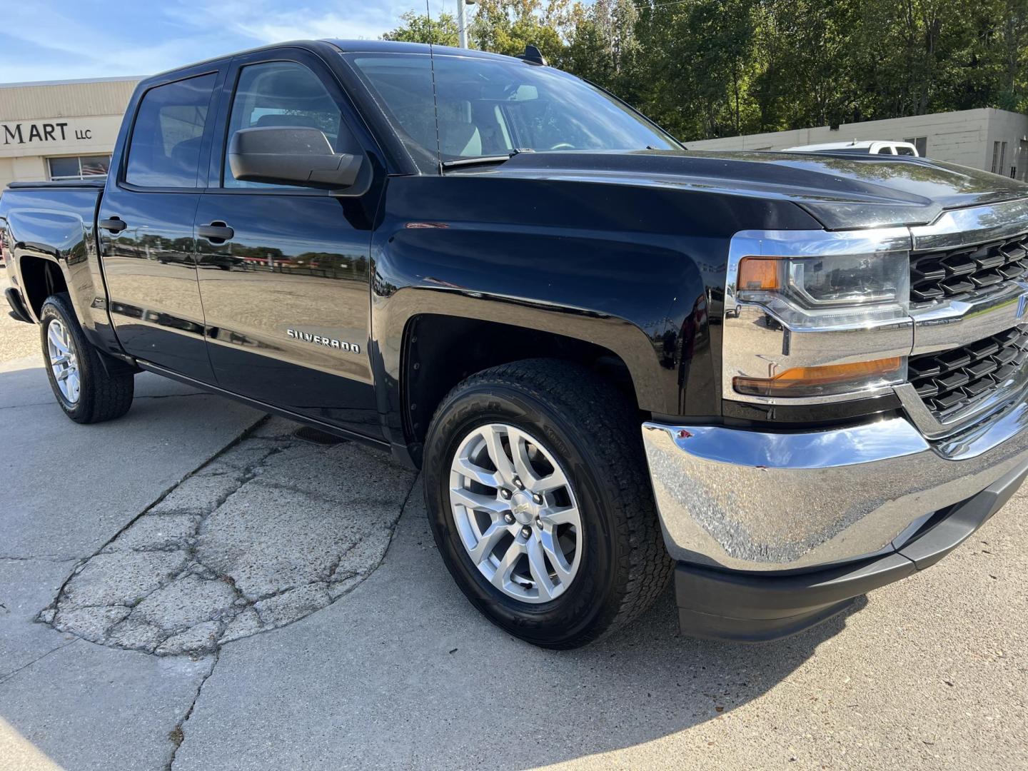 2017 Black /Gray Chevrolet Silverado 1500 LS (3GCPCNEC8HG) with an 5.3L V8 OHV 16V engine, 6-Speed Automatic transmission, located at 4520 Airline Hwy, Baton Rouge, LA, 70805, (225) 357-1497, 30.509325, -91.145432 - 2017 Chevrolet Silverado 1500 Crew Cab LS 5.3 V8 Gas, 155K Miles, Cold A/C, Power Windows, Locks & Mirrors, Tow Package. Has Some Minor Dings & Scratches. FOR INFO PLEASE CONTACT JEFF AT 225-413-0981 CHECK OUT OUR A+ RATING WITH THE BETTER BUSINESS BUREAU WE HAVE BEEN A FAMILY OWNED AND OPERATED BU - Photo#3