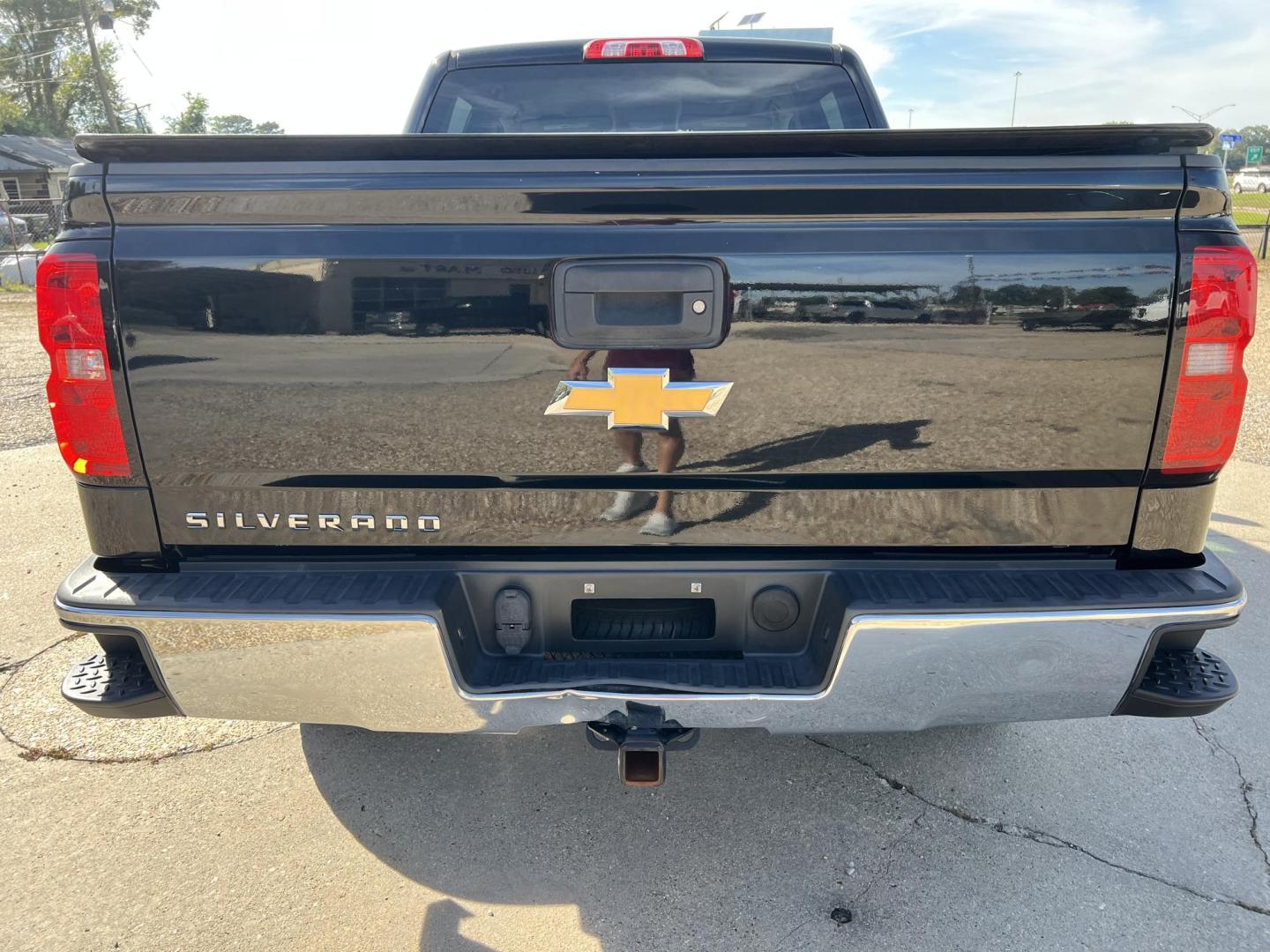 2017 Black /Gray Chevrolet Silverado 1500 LS (3GCPCNEC8HG) with an 5.3L V8 OHV 16V engine, 6-Speed Automatic transmission, located at 4520 Airline Hwy, Baton Rouge, LA, 70805, (225) 357-1497, 30.509325, -91.145432 - 2017 Chevrolet Silverado 1500 Crew Cab LS 5.3 V8 Gas, 155K Miles, Cold A/C, Power Windows, Locks & Mirrors, Tow Package. Has Some Minor Dings & Scratches. FOR INFO PLEASE CONTACT JEFF AT 225-413-0981 CHECK OUT OUR A+ RATING WITH THE BETTER BUSINESS BUREAU WE HAVE BEEN A FAMILY OWNED AND OPERATED BU - Photo#6