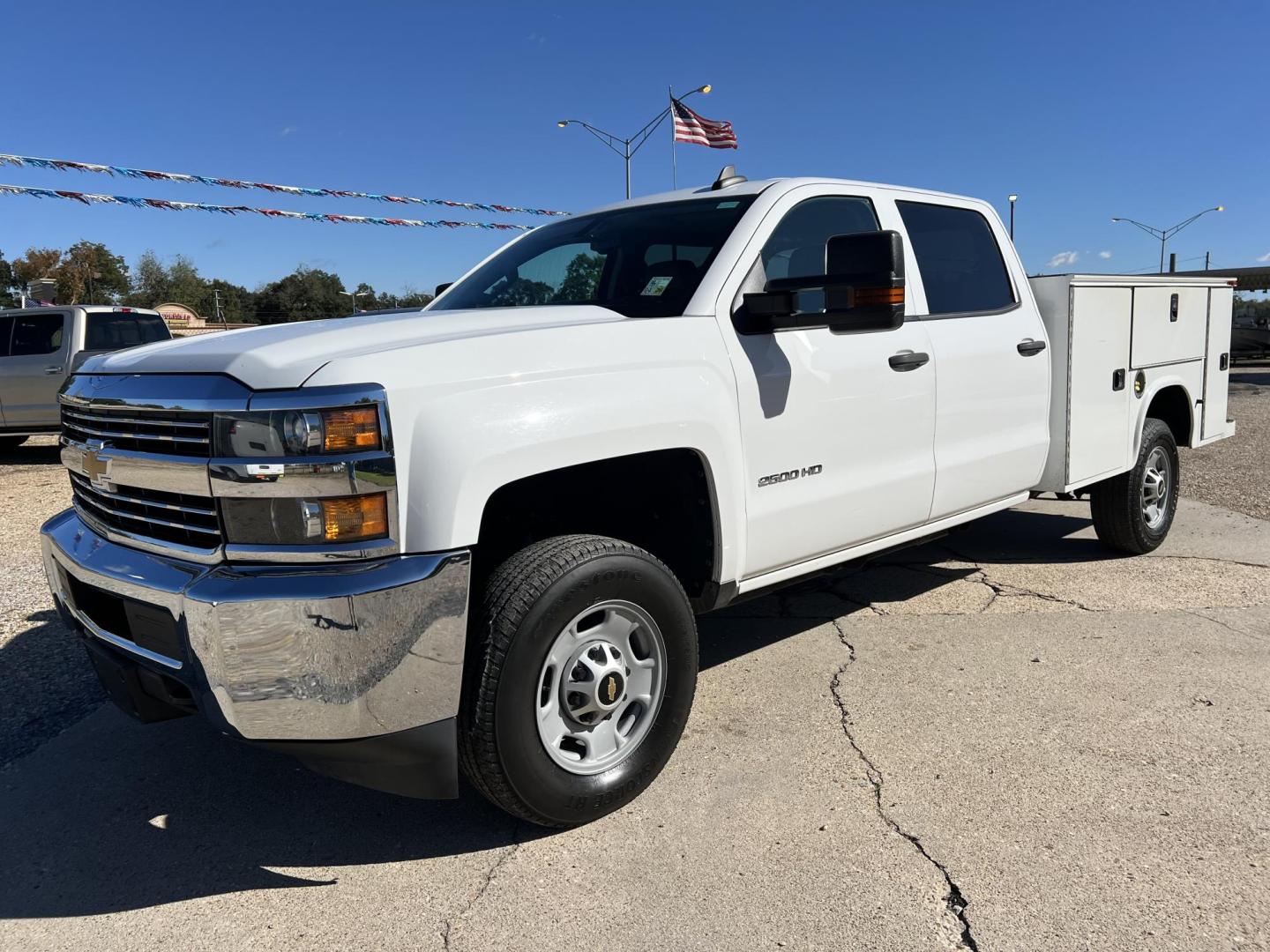 2016 White /Gray Chevrolet Silverado 2500HD W/T (1GB1CUEG1GF) with an 6.0L V8 OHV 16V FFV engine, 6-Speed Automatic transmission, located at 4520 Airline Hwy, Baton Rouge, LA, 70805, (225) 357-1497, 30.509325, -91.145432 - 2016 Chevrolet Silverado 2500HD Crew Cab With Knapheide Service Bed ***ONE OWNER*** 6.0 V8 Gas, 160K Miles, Cold A/C, Power Windows, Locks & Mirrors, Tow Package. FOR INFO PLEASE CONTACT JEFF AT 225-413-0981 CHECK OUT OUR A+ RATING WITH THE BETTER BUSINESS BUREAU WE HAVE BEEN A FAMILY OWNED AND OPER - Photo#0