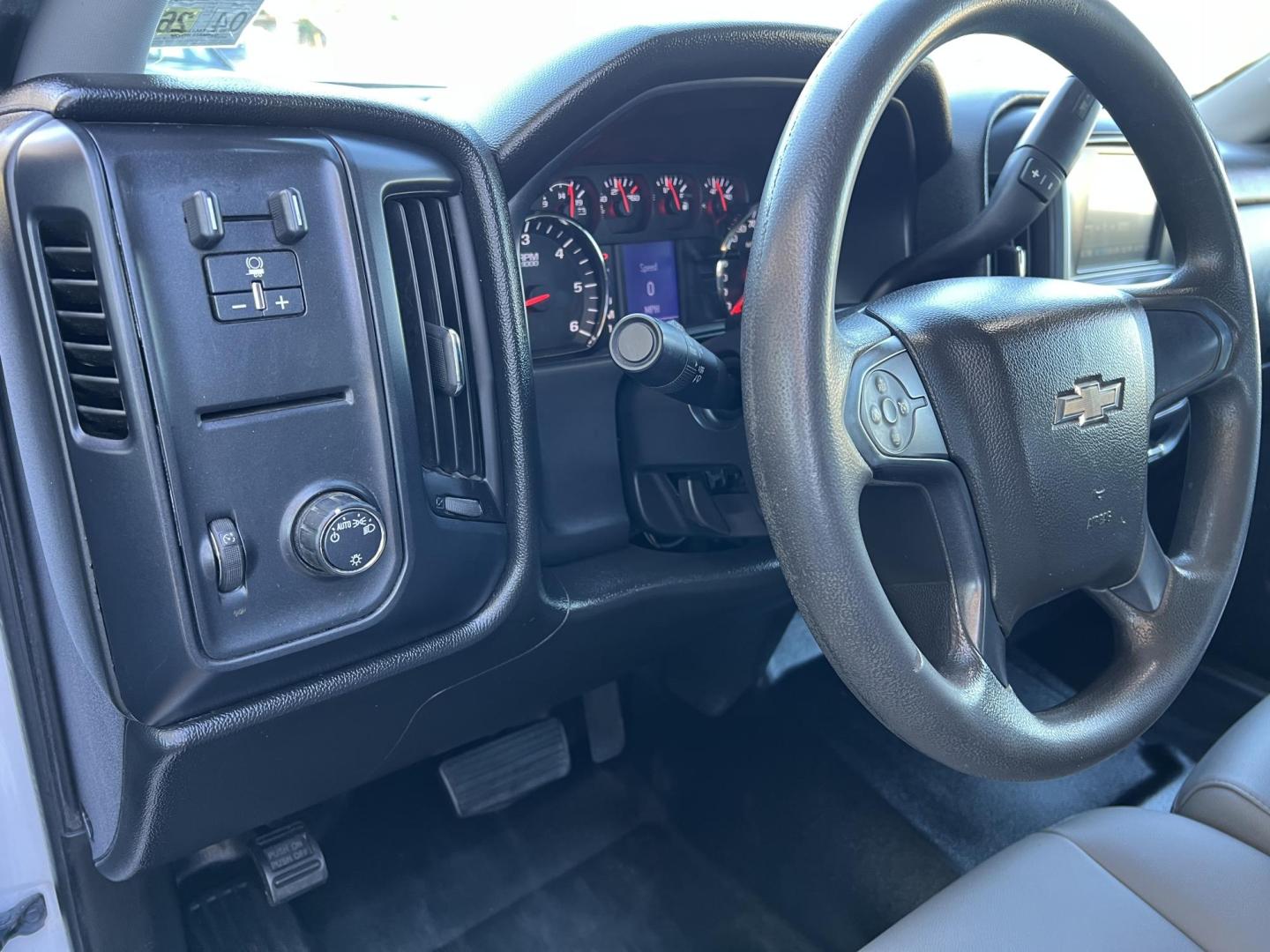 2016 White /Gray Chevrolet Silverado 2500HD W/T (1GB1CUEG1GF) with an 6.0L V8 OHV 16V FFV engine, 6-Speed Automatic transmission, located at 4520 Airline Hwy, Baton Rouge, LA, 70805, (225) 357-1497, 30.509325, -91.145432 - 2016 Chevrolet Silverado 2500HD Crew Cab With Knapheide Service Bed ***ONE OWNER*** 6.0 V8 Gas, 160K Miles, Cold A/C, Power Windows, Locks & Mirrors, Tow Package. FOR INFO PLEASE CONTACT JEFF AT 225-413-0981 CHECK OUT OUR A+ RATING WITH THE BETTER BUSINESS BUREAU WE HAVE BEEN A FAMILY OWNED AND OPER - Photo#14