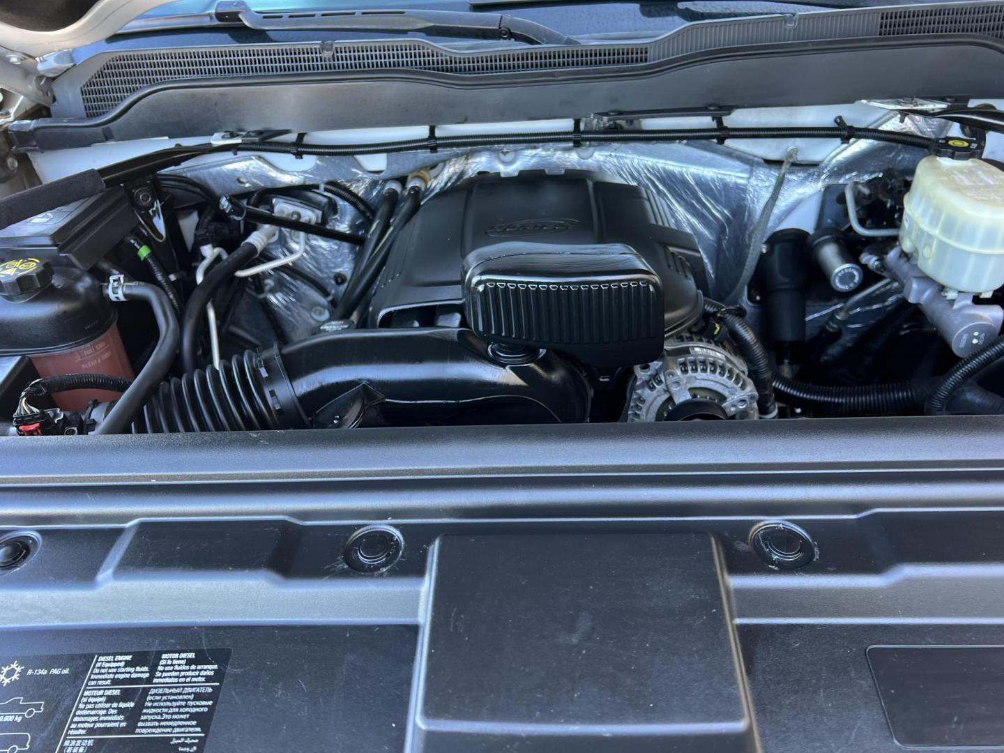 2016 White /Gray Chevrolet Silverado 2500HD W/T (1GB1CUEG1GF) with an 6.0L V8 OHV 16V FFV engine, 6-Speed Automatic transmission, located at 4520 Airline Hwy, Baton Rouge, LA, 70805, (225) 357-1497, 30.509325, -91.145432 - 2016 Chevrolet Silverado 2500HD Crew Cab With Knapheide Service Bed ***ONE OWNER*** 6.0 V8 Gas, 160K Miles, Cold A/C, Power Windows, Locks & Mirrors, Tow Package. FOR INFO PLEASE CONTACT JEFF AT 225-413-0981 CHECK OUT OUR A+ RATING WITH THE BETTER BUSINESS BUREAU WE HAVE BEEN A FAMILY OWNED AND OPER - Photo#16