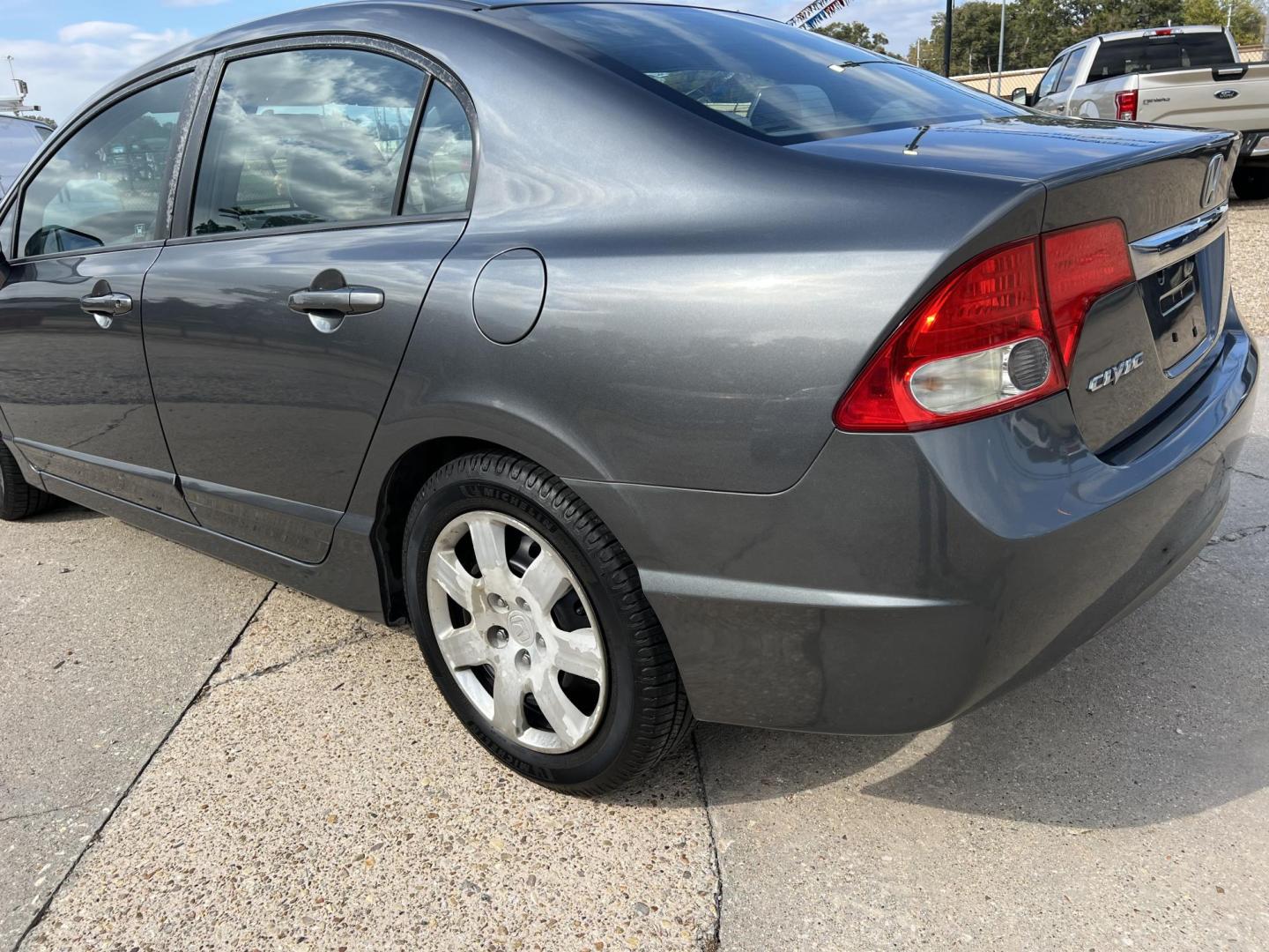 2011 Gray /Gray Honda Civic LX (2HGFA1F59BH) with an 1.8L L4 SOHC 16V engine, 5-Speed Automatic transmission, located at 4520 Airline Hwy, Baton Rouge, LA, 70805, (225) 357-1497, 30.509325, -91.145432 - 2011 Honda Civic LX ***ONE OWNER & NO ACCIDENTS*** 1.8 4 Cylinder Gas Saver, 104K Miles, A/C & Heat, Power Windows, Locks & Mirrors. FOR INFO PLEASE CONTACT JEFF AT 225-413-0981 CHECK OUT OUR A+ RATING WITH THE BETTER BUSINESS BUREAU WE HAVE BEEN A FAMILY OWNED AND OPERATED BUSINESS AT THE SAME LO - Photo#7