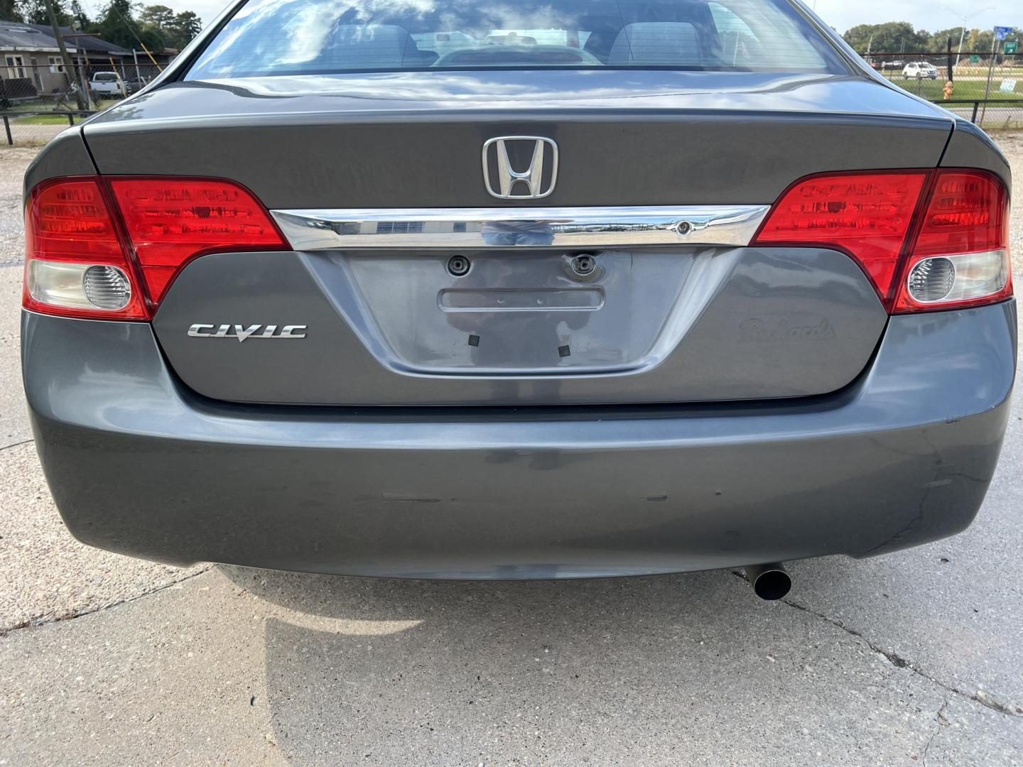 2011 Gray /Gray Honda Civic LX (2HGFA1F59BH) with an 1.8L L4 SOHC 16V engine, 5-Speed Automatic transmission, located at 4520 Airline Hwy, Baton Rouge, LA, 70805, (225) 357-1497, 30.509325, -91.145432 - 2011 Honda Civic LX ***ONE OWNER & NO ACCIDENTS*** 1.8 4 Cylinder Gas Saver, 104K Miles, A/C & Heat, Power Windows, Locks & Mirrors. FOR INFO PLEASE CONTACT JEFF AT 225-413-0981 CHECK OUT OUR A+ RATING WITH THE BETTER BUSINESS BUREAU WE HAVE BEEN A FAMILY OWNED AND OPERATED BUSINESS AT THE SAME LO - Photo#6