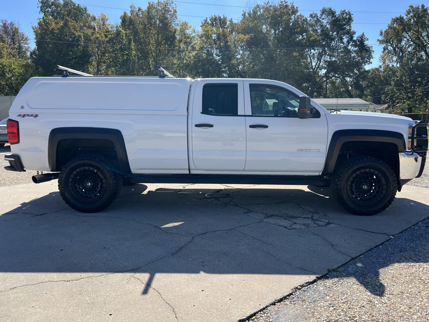 2015 White /Gray Chevrolet Silverado 2500HD (1GC2KUEG1FZ) with an 6.0L V8 OHV 16V FFV engine, 6-Speed Automatic transmission, located at 4520 Airline Hwy, Baton Rouge, LA, 70805, (225) 357-1497, 30.509325, -91.145432 - 2015 Chevrolet Silverado 2500HD Double Cab 4X4 ***ONE OWNER*** 6.0 V8 Gas, 260K Miles, A/C & Heat, Power Windows, Locks & Mirrors, Backup Camera, Spray In Bedliner, Century Camper Shell, Tow Package, Fuel Wheels. FOR INFO PLEASE CONTACT JEFF AT 225-413-0981 CHECK OUT OUR A+ RATING WITH THE BETTER BU - Photo#4
