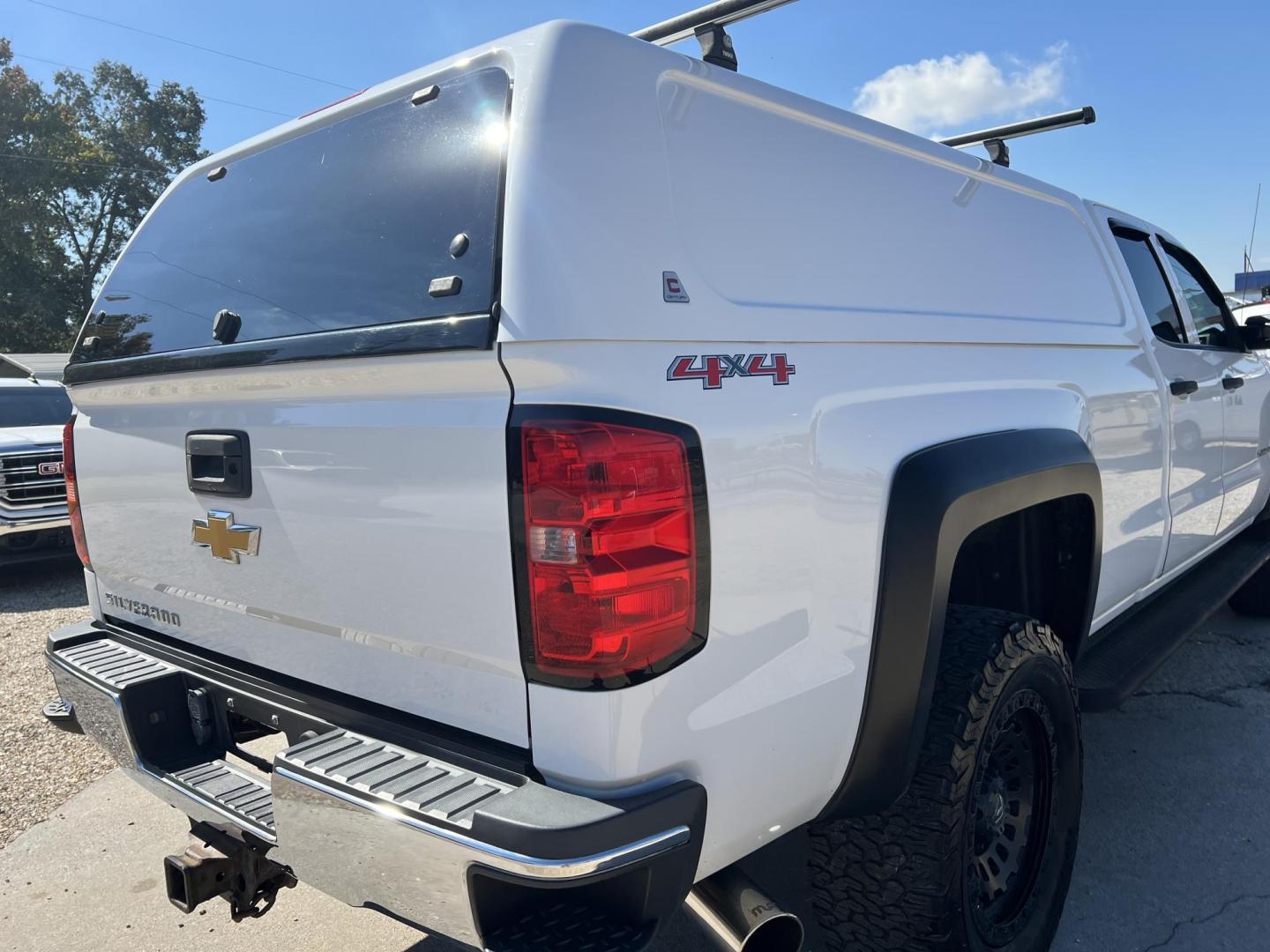 2015 White /Gray Chevrolet Silverado 2500HD (1GC2KUEG1FZ) with an 6.0L V8 OHV 16V FFV engine, 6-Speed Automatic transmission, located at 4520 Airline Hwy, Baton Rouge, LA, 70805, (225) 357-1497, 30.509325, -91.145432 - 2015 Chevrolet Silverado 2500HD Double Cab 4X4 ***ONE OWNER*** 6.0 V8 Gas, 260K Miles, A/C & Heat, Power Windows, Locks & Mirrors, Backup Camera, Spray In Bedliner, Century Camper Shell, Tow Package, Fuel Wheels. FOR INFO PLEASE CONTACT JEFF AT 225-413-0981 CHECK OUT OUR A+ RATING WITH THE BETTER BU - Photo#5