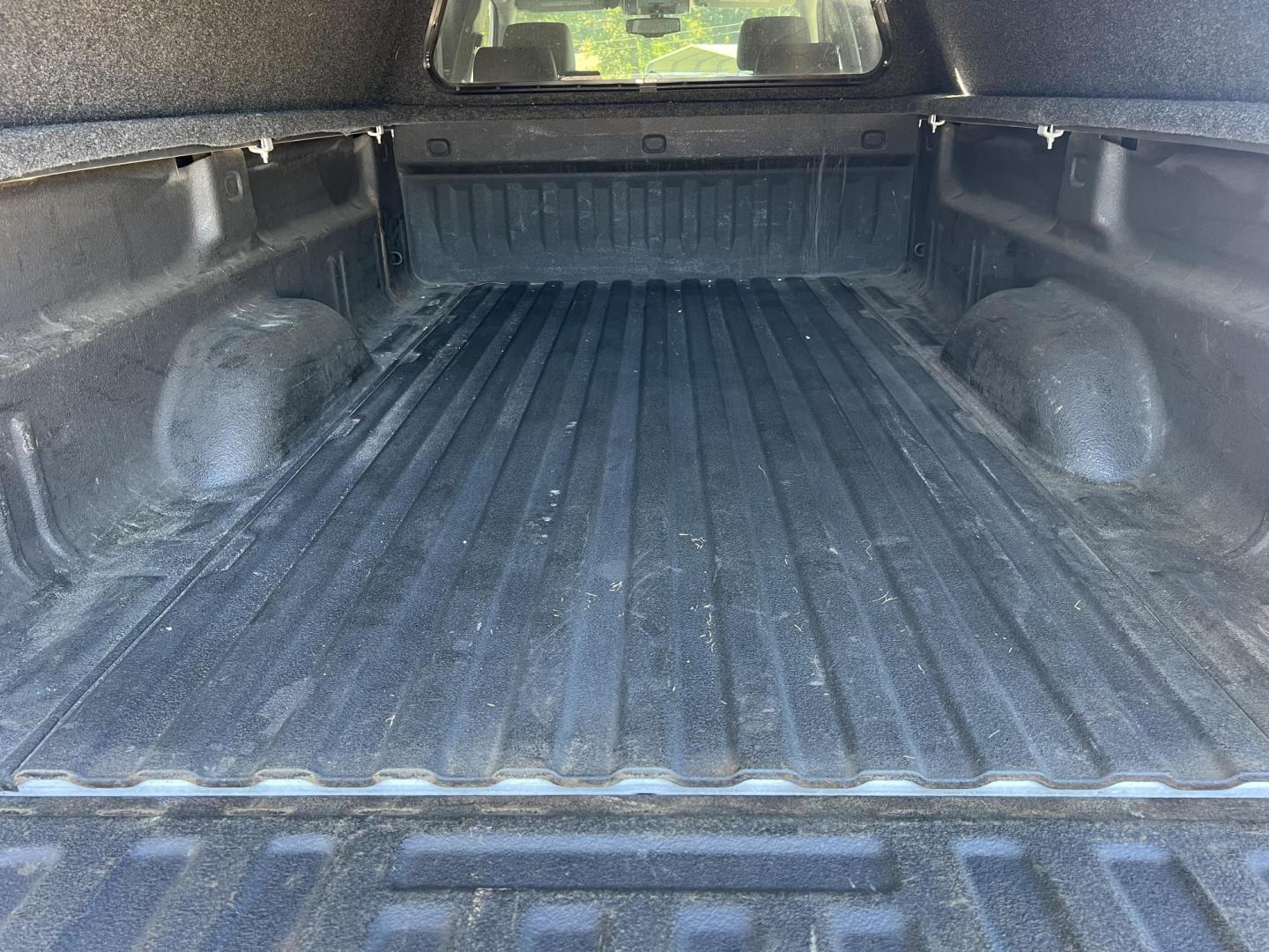 2015 White /Gray Chevrolet Silverado 2500HD (1GC2KUEG1FZ) with an 6.0L V8 OHV 16V FFV engine, 6-Speed Automatic transmission, located at 4520 Airline Hwy, Baton Rouge, LA, 70805, (225) 357-1497, 30.509325, -91.145432 - 2015 Chevrolet Silverado 2500HD Double Cab 4X4 ***ONE OWNER*** 6.0 V8 Gas, 260K Miles, A/C & Heat, Power Windows, Locks & Mirrors, Backup Camera, Spray In Bedliner, Century Camper Shell, Tow Package, Fuel Wheels. FOR INFO PLEASE CONTACT JEFF AT 225-413-0981 CHECK OUT OUR A+ RATING WITH THE BETTER BU - Photo#8