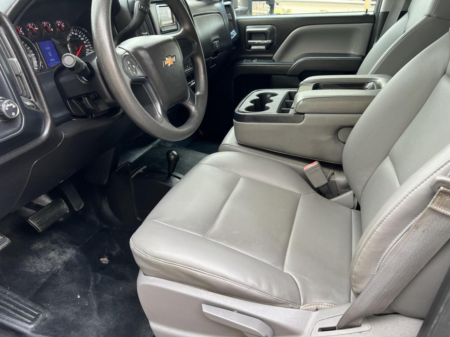 2015 White /Gray Chevrolet Silverado 2500HD (1GC2KUEG1FZ) with an 6.0L V8 OHV 16V FFV engine, 6-Speed Automatic transmission, located at 4520 Airline Hwy, Baton Rouge, LA, 70805, (225) 357-1497, 30.509325, -91.145432 - 2015 Chevrolet Silverado 2500HD Double Cab 4X4 ***ONE OWNER*** 6.0 V8 Gas, 260K Miles, A/C & Heat, Power Windows, Locks & Mirrors, Backup Camera, Spray In Bedliner, Century Camper Shell, Tow Package, Fuel Wheels. FOR INFO PLEASE CONTACT JEFF AT 225-413-0981 CHECK OUT OUR A+ RATING WITH THE BETTER BU - Photo#11