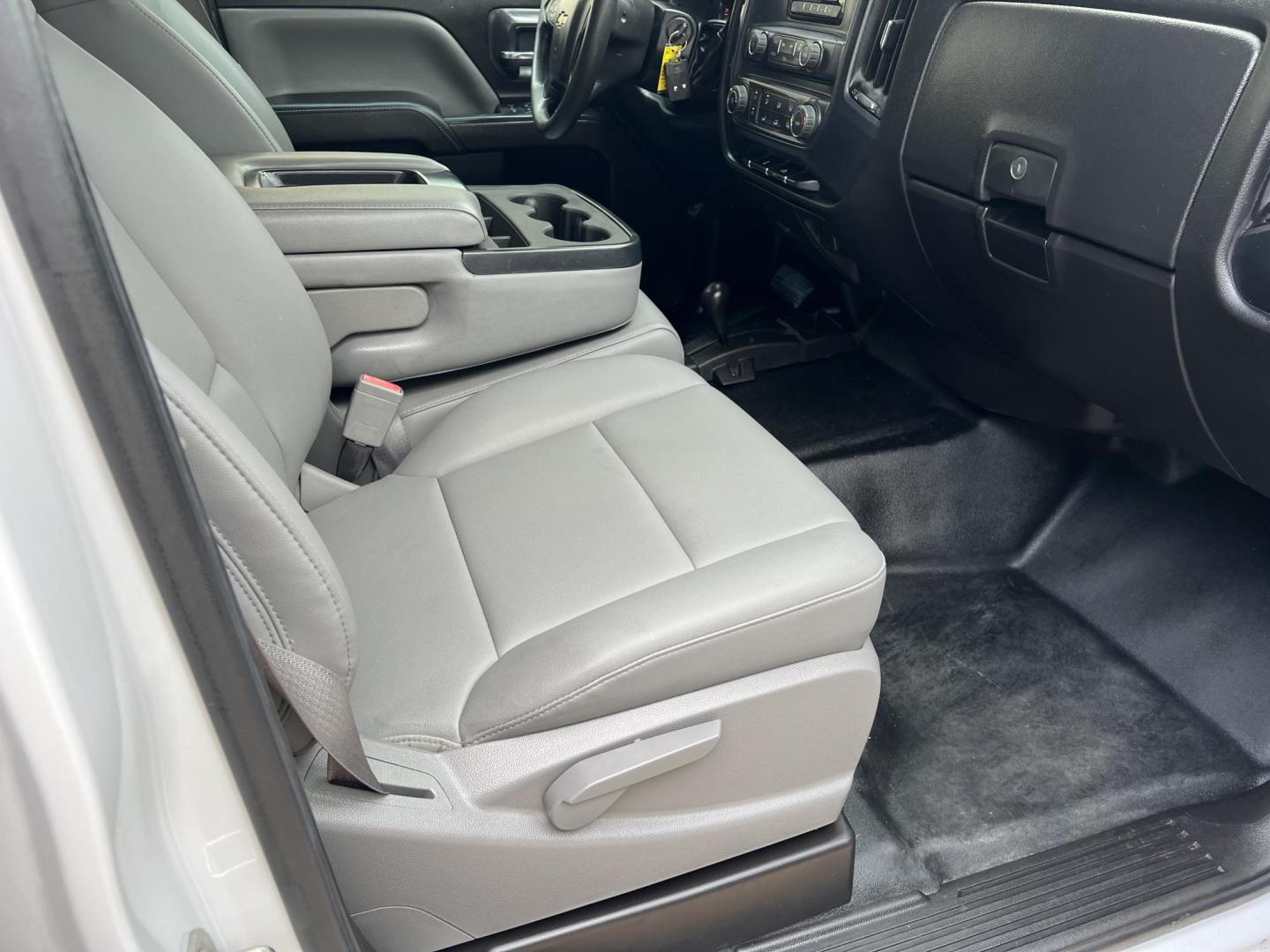 2015 White /Gray Chevrolet Silverado 2500HD (1GC2KUEG1FZ) with an 6.0L V8 OHV 16V FFV engine, 6-Speed Automatic transmission, located at 4520 Airline Hwy, Baton Rouge, LA, 70805, (225) 357-1497, 30.509325, -91.145432 - 2015 Chevrolet Silverado 2500HD Double Cab 4X4 ***ONE OWNER*** 6.0 V8 Gas, 260K Miles, A/C & Heat, Power Windows, Locks & Mirrors, Backup Camera, Spray In Bedliner, Century Camper Shell, Tow Package, Fuel Wheels. FOR INFO PLEASE CONTACT JEFF AT 225-413-0981 CHECK OUT OUR A+ RATING WITH THE BETTER BU - Photo#12