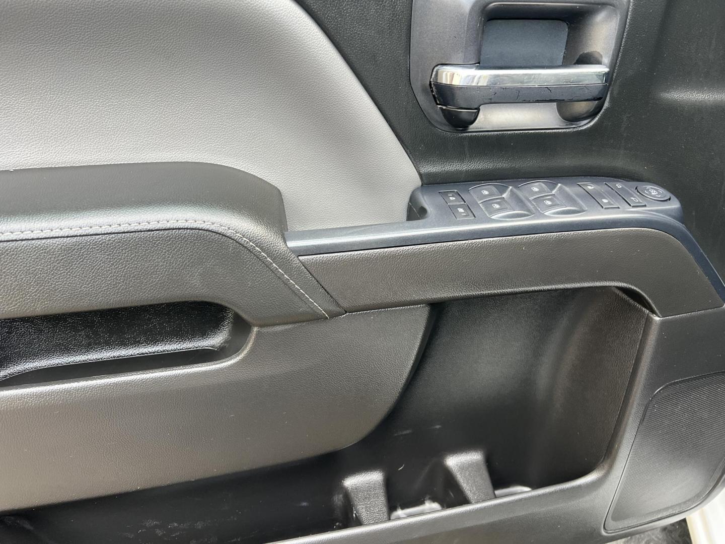 2015 White /Gray Chevrolet Silverado 2500HD (1GC2KUEG1FZ) with an 6.0L V8 OHV 16V FFV engine, 6-Speed Automatic transmission, located at 4520 Airline Hwy, Baton Rouge, LA, 70805, (225) 357-1497, 30.509325, -91.145432 - 2015 Chevrolet Silverado 2500HD Double Cab 4X4 ***ONE OWNER*** 6.0 V8 Gas, 260K Miles, A/C & Heat, Power Windows, Locks & Mirrors, Backup Camera, Spray In Bedliner, Century Camper Shell, Tow Package, Fuel Wheels. FOR INFO PLEASE CONTACT JEFF AT 225-413-0981 CHECK OUT OUR A+ RATING WITH THE BETTER BU - Photo#15