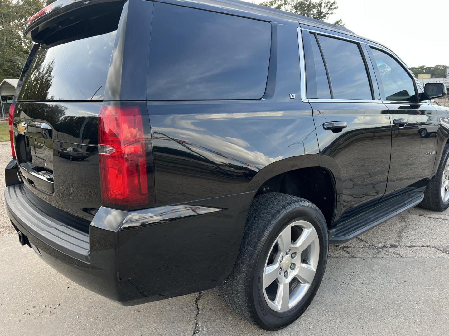 2015 Black /Black Chevrolet Tahoe LT (1GNSCBKC6FR) with an 5.3L V8 engine, 6-Speed Automatic transmission, located at 4520 Airline Hwy, Baton Rouge, LA, 70805, (225) 357-1497, 30.509325, -91.145432 - 2015 Chevrolet Tahoe LT 2WD 5.3 V8 Gas, 165K Miles, Heated Leather, Seat 8, Dual A/C & Heat, All Power, Bose Stereo, Navigation, Backup Camera, Tow Package. FOR INFO PLEASE CONTACT JEFF AT 225-413-0981 CHECK OUT OUR A+ RATING WITH THE BETTER BUSINESS BUREAU WE HAVE BEEN A FAMILY OWNED AND OPERAT - Photo#5