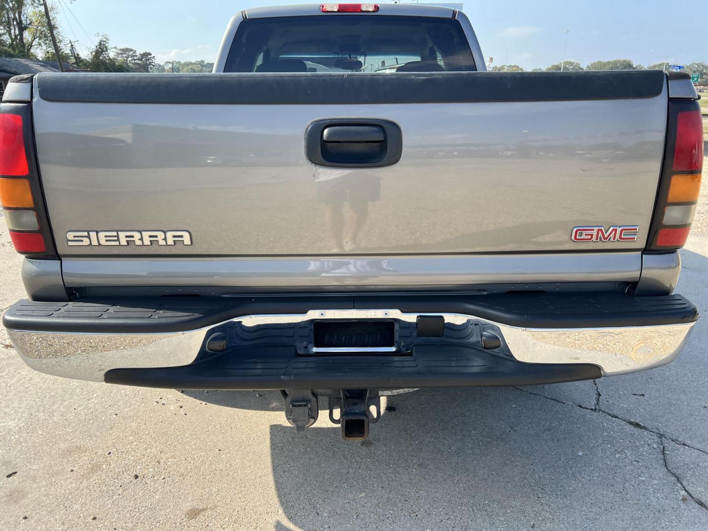 2007 Gray /Gray GMC Sierra Classic 1500 SLT (1GTEC19Z87Z) with an 5.3L V8 engine, 4-Speed Automatic Overdrive transmission, located at 4520 Airline Hwy, Baton Rouge, LA, 70805, (225) 357-1497, 30.509325, -91.145432 - 2007 GMC Sierra 1500 Classic Ext Cab SLT ***TWO OWNER & NO ACCIDENTS*** 5.3 V8 Gas, 197K Miles, Heated Leather, Full Console, Cold A/C, Power Seat, Windows, Locks & Mirrors, Spray In Bedliner, Tow Package. FOR INFO PLEASE CONTACT JEFF AT 225-413-0981. CHECK OUT OUR A+ RATING WITH THE BETTER BUSINESS - Photo#6