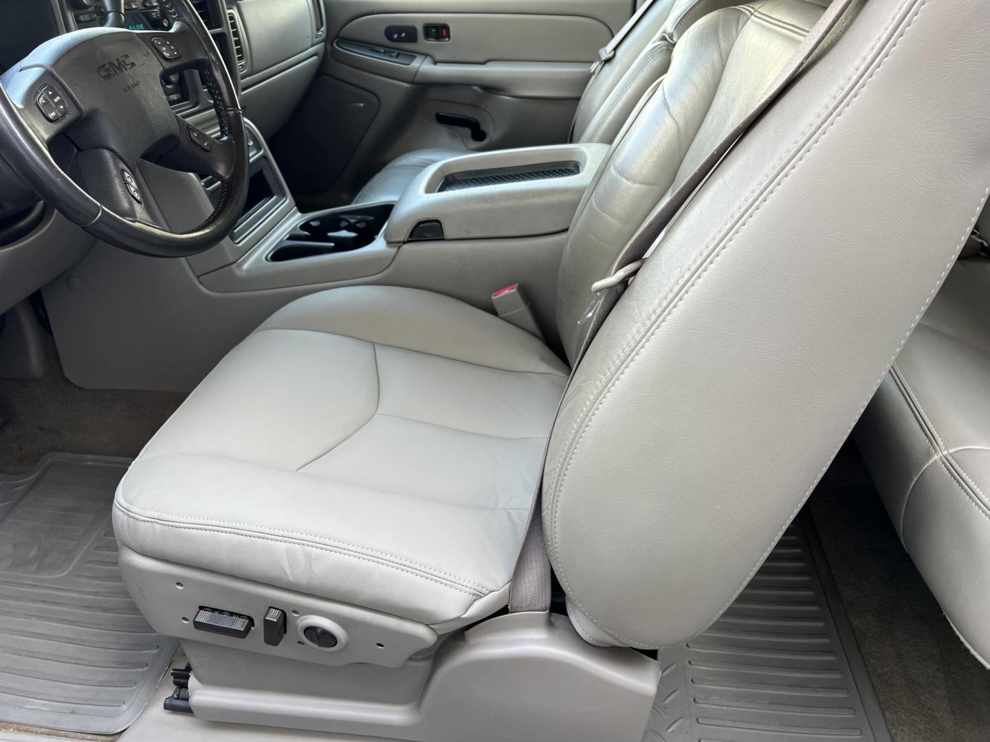 2007 Gray /Gray GMC Sierra Classic 1500 SLT (1GTEC19Z87Z) with an 5.3L V8 engine, 4-Speed Automatic Overdrive transmission, located at 4520 Airline Hwy, Baton Rouge, LA, 70805, (225) 357-1497, 30.509325, -91.145432 - 2007 GMC Sierra 1500 Classic Ext Cab SLT ***TWO OWNER & NO ACCIDENTS*** 5.3 V8 Gas, 197K Miles, Heated Leather, Full Console, Cold A/C, Power Seat, Windows, Locks & Mirrors, Spray In Bedliner, Tow Package. FOR INFO PLEASE CONTACT JEFF AT 225-413-0981. CHECK OUT OUR A+ RATING WITH THE BETTER BUSINESS - Photo#10