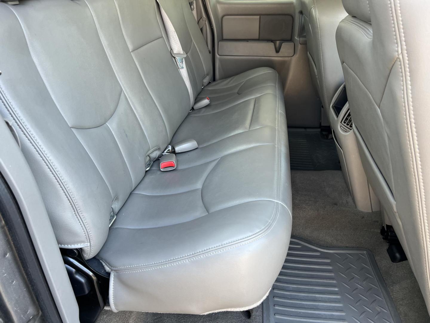 2007 Gray /Gray GMC Sierra Classic 1500 SLT (1GTEC19Z87Z) with an 5.3L V8 engine, 4-Speed Automatic Overdrive transmission, located at 4520 Airline Hwy, Baton Rouge, LA, 70805, (225) 357-1497, 30.509325, -91.145432 - 2007 GMC Sierra 1500 Classic Ext Cab SLT ***TWO OWNER & NO ACCIDENTS*** 5.3 V8 Gas, 197K Miles, Heated Leather, Full Console, Cold A/C, Power Seat, Windows, Locks & Mirrors, Spray In Bedliner, Tow Package. FOR INFO PLEASE CONTACT JEFF AT 225-413-0981. CHECK OUT OUR A+ RATING WITH THE BETTER BUSINESS - Photo#12