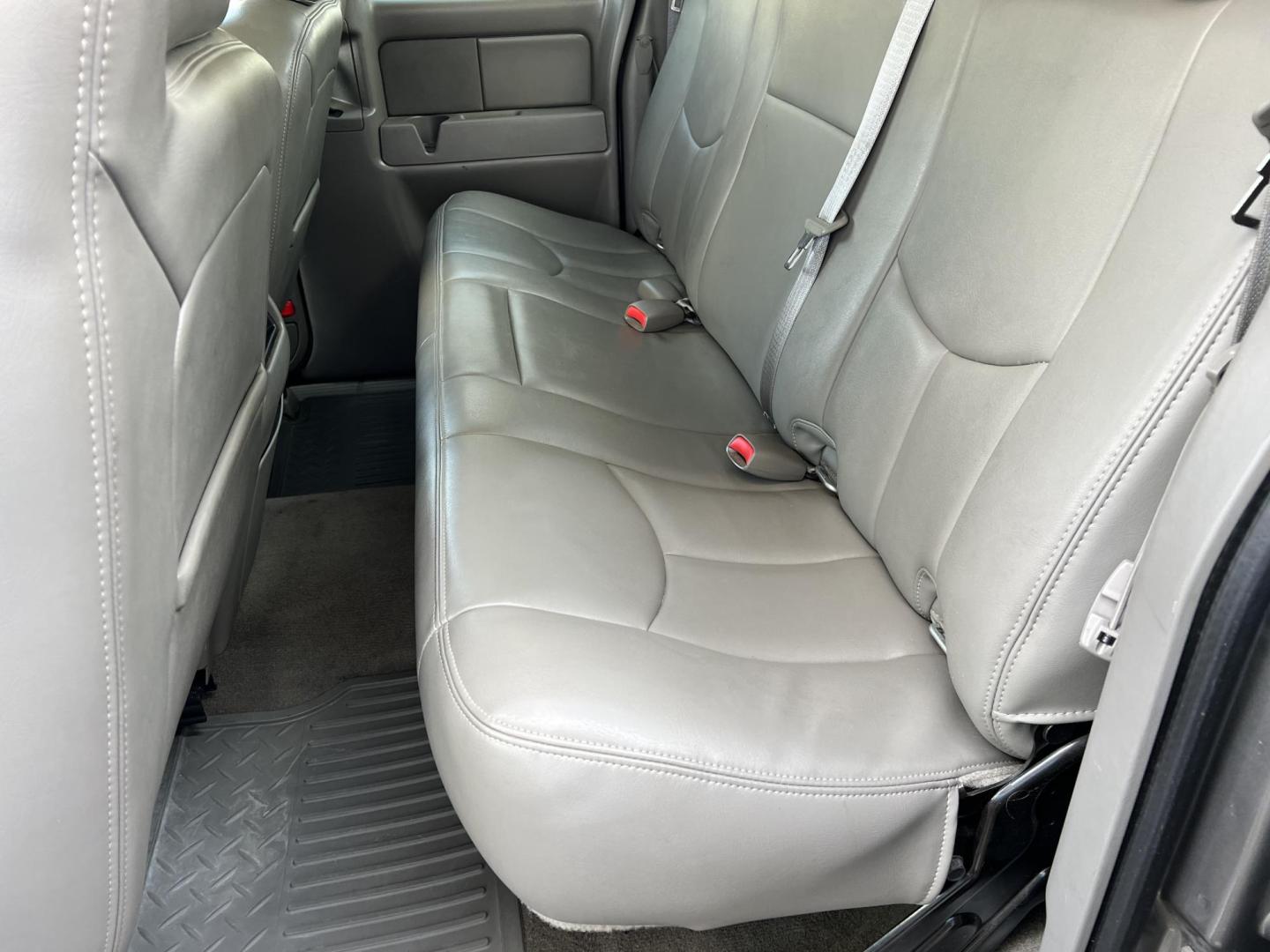 2007 Gray /Gray GMC Sierra Classic 1500 SLT (1GTEC19Z87Z) with an 5.3L V8 engine, 4-Speed Automatic Overdrive transmission, located at 4520 Airline Hwy, Baton Rouge, LA, 70805, (225) 357-1497, 30.509325, -91.145432 - 2007 GMC Sierra 1500 Classic Ext Cab SLT ***TWO OWNER & NO ACCIDENTS*** 5.3 V8 Gas, 197K Miles, Heated Leather, Full Console, Cold A/C, Power Seat, Windows, Locks & Mirrors, Spray In Bedliner, Tow Package. FOR INFO PLEASE CONTACT JEFF AT 225-413-0981. CHECK OUT OUR A+ RATING WITH THE BETTER BUSINESS - Photo#13