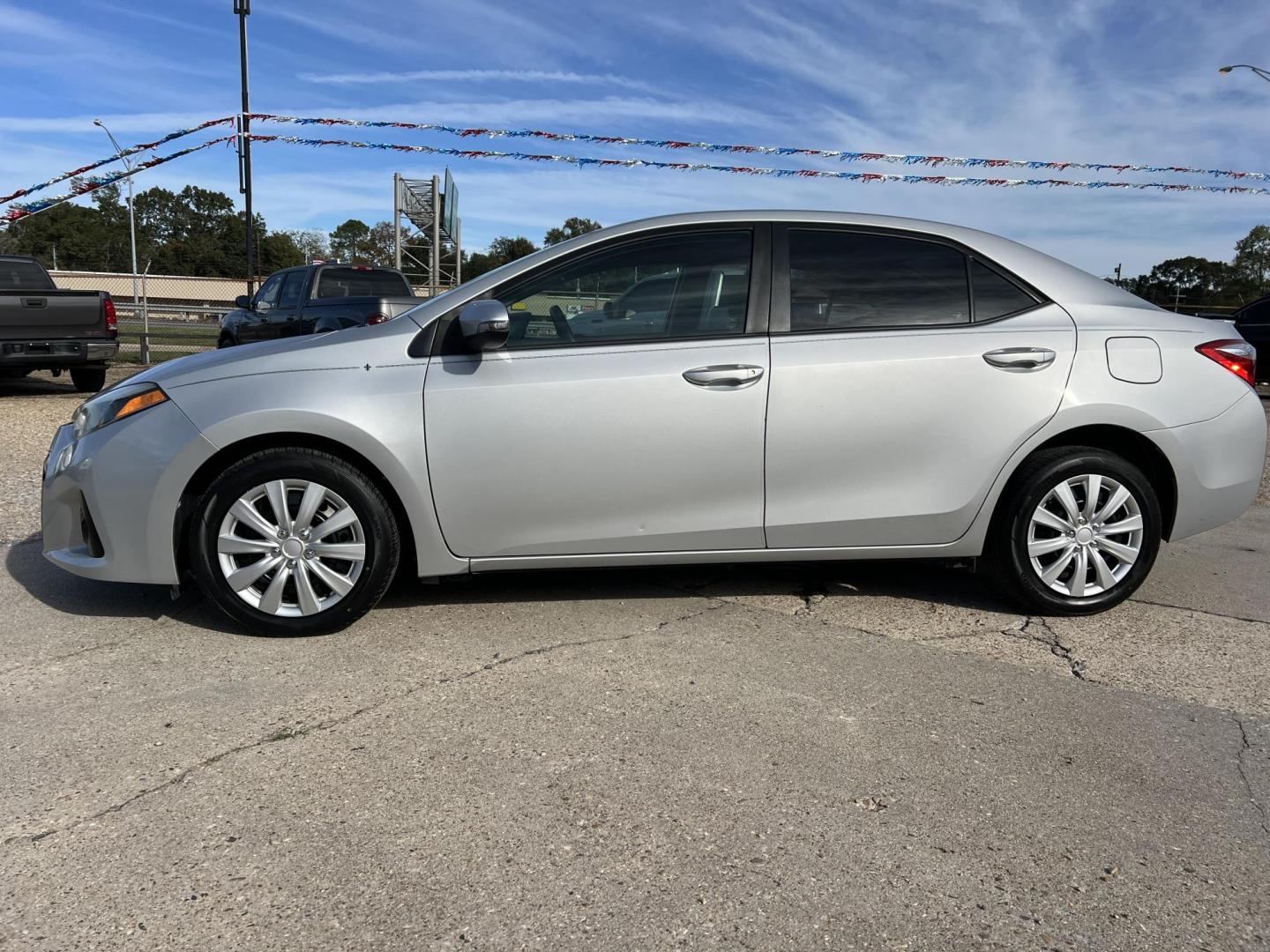 2015 Silver /Black Toyota Corolla S (2T1BURHE0FC) with an 1.8L L4 DOHC 16V engine, 4-Speed Automatic transmission, located at 4520 Airline Hwy, Baton Rouge, LA, 70805, (225) 357-1497, 30.509325, -91.145432 - 2015 Toyota Corolla S ***ONE OWNER & NO ACCIDENTS*** 1.8L 4 Cylinder Gas Saver, 139K Miles, A/C & Heat, Power Windows, Locks & Mirrors, Back Up Camera, New Tires. FOR INFO PLEASE CONTACT JEFF AT 225-413-0981. CHECK OUT OUR A+ RATING WITH THE BETTER BUSINESS BUREAU. WE HAVE BEEN A FAMILY OWNED AND O - Photo#1