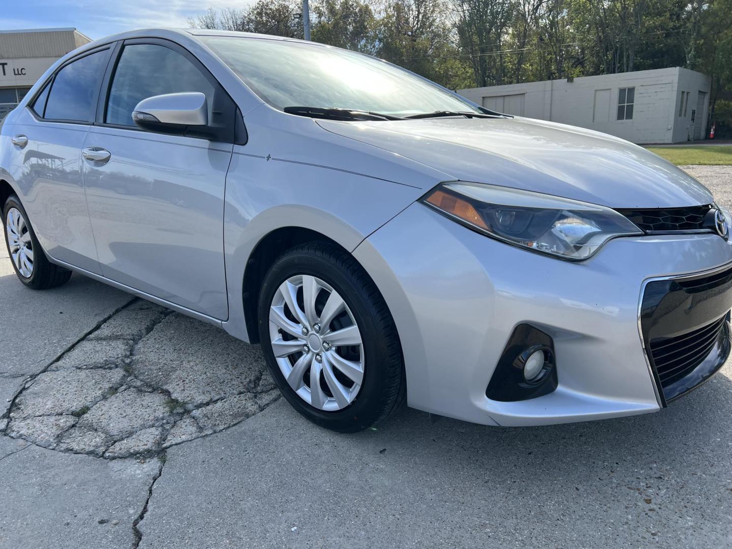 2015 Silver /Black Toyota Corolla S (2T1BURHE0FC) with an 1.8L L4 DOHC 16V engine, 4-Speed Automatic transmission, located at 4520 Airline Hwy, Baton Rouge, LA, 70805, (225) 357-1497, 30.509325, -91.145432 - 2015 Toyota Corolla S ***ONE OWNER & NO ACCIDENTS*** 1.8L 4 Cylinder Gas Saver, 139K Miles, A/C & Heat, Power Windows, Locks & Mirrors, Back Up Camera, New Tires. FOR INFO PLEASE CONTACT JEFF AT 225-413-0981. CHECK OUT OUR A+ RATING WITH THE BETTER BUSINESS BUREAU. WE HAVE BEEN A FAMILY OWNED AND O - Photo#3