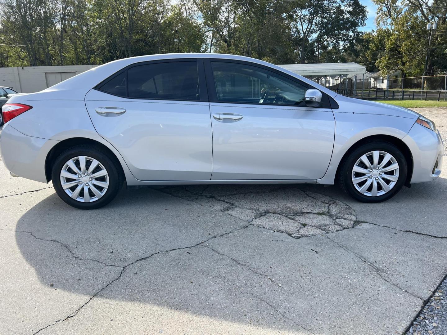2015 Silver /Black Toyota Corolla S (2T1BURHE0FC) with an 1.8L L4 DOHC 16V engine, 4-Speed Automatic transmission, located at 4520 Airline Hwy, Baton Rouge, LA, 70805, (225) 357-1497, 30.509325, -91.145432 - 2015 Toyota Corolla S ***ONE OWNER & NO ACCIDENTS*** 1.8L 4 Cylinder Gas Saver, 139K Miles, A/C & Heat, Power Windows, Locks & Mirrors, Back Up Camera, New Tires. FOR INFO PLEASE CONTACT JEFF AT 225-413-0981. CHECK OUT OUR A+ RATING WITH THE BETTER BUSINESS BUREAU. WE HAVE BEEN A FAMILY OWNED AND O - Photo#4