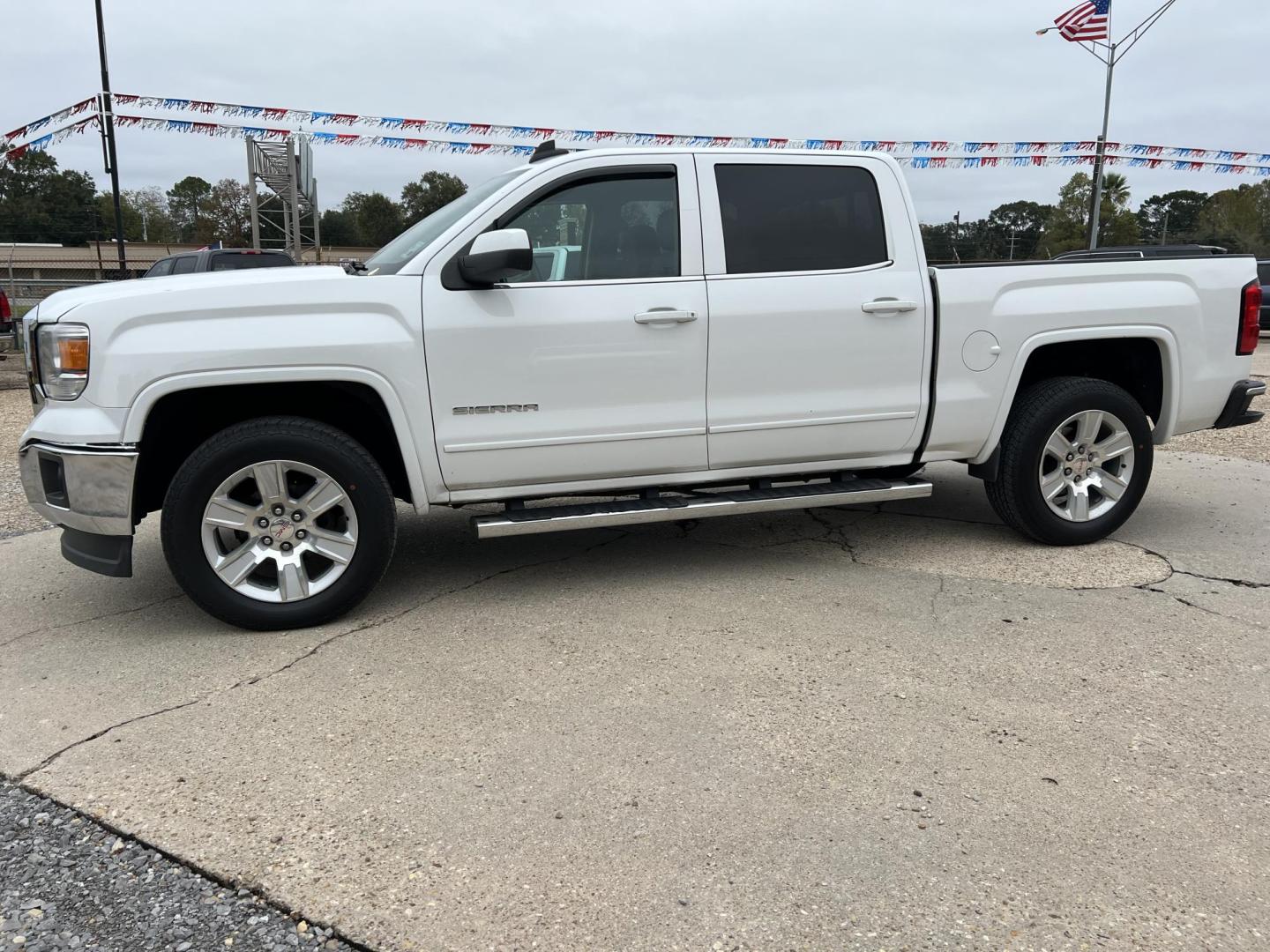 2015 White /Gray GMC Sierra 1500 SLE (3GTP1UEC3FG) with an 5.3L V8 OHV 16V engine, 6-Speed Automatic transmission, located at 4520 Airline Hwy, Baton Rouge, LA, 70805, (225) 357-1497, 30.509325, -91.145432 - 2015 GMC Sierra 1500 Crew Cab SLE ***NO ACCIDENTS*** 5.3 V8 Gas, 169K Miles, Cold A/C, Power Windows, Locks & Mirrors, New Tires, Spray In Bedliner, Backup Camera, Tow Package. FOR INFO PLEASE CONTACT JEFF AT 225-413-0981. CHECK OUT OUR A+ RATING WITH THE BETTER BUSINESS BUREAU. WE HAVE BEEN A FAMI - Photo#1