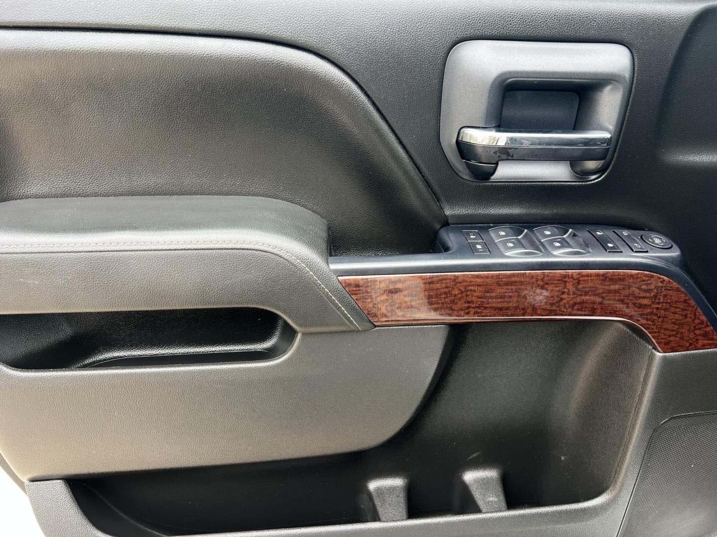 2015 White /Gray GMC Sierra 1500 SLE (3GTP1UEC3FG) with an 5.3L V8 OHV 16V engine, 6-Speed Automatic transmission, located at 4520 Airline Hwy, Baton Rouge, LA, 70805, (225) 357-1497, 30.509325, -91.145432 - 2015 GMC Sierra 1500 Crew Cab SLE ***NO ACCIDENTS*** 5.3 V8 Gas, 169K Miles, Cold A/C, Power Windows, Locks & Mirrors, New Tires, Spray In Bedliner, Backup Camera, Tow Package. FOR INFO PLEASE CONTACT JEFF AT 225-413-0981. CHECK OUT OUR A+ RATING WITH THE BETTER BUSINESS BUREAU. WE HAVE BEEN A FAMI - Photo#14