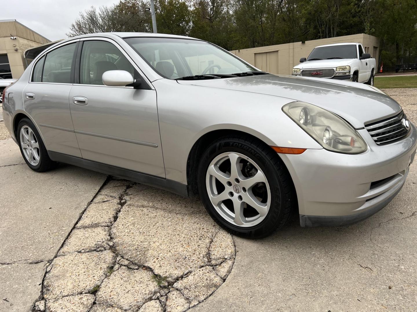 2004 Silver /Gray Infiniti G35 (JNKCV51E14M) with an 3.5L V6 DOHC 24V engine, 5-Speed Automatic Overdrive transmission, located at 4520 Airline Hwy, Baton Rouge, LA, 70805, (225) 357-1497, 30.509325, -91.145432 - 2004 Infiniti G35 ***TWO OWNER & NO ACCIDENTS*** 3.5 V6 Gas, Only 72K Miles, Heated Leather, Sunroof, A/C & Heat, Power Seat, Windows, Locks & Mirrors. FOR INFO PLEASE CONTACT JEFF AT 225-413-0981. CHECK OUT OUR A+ RATING WITH THE BETTER BUSINESS BUREAU. WE HAVE BEEN A FAMILY OWNED AND OPERATED BUS - Photo#3