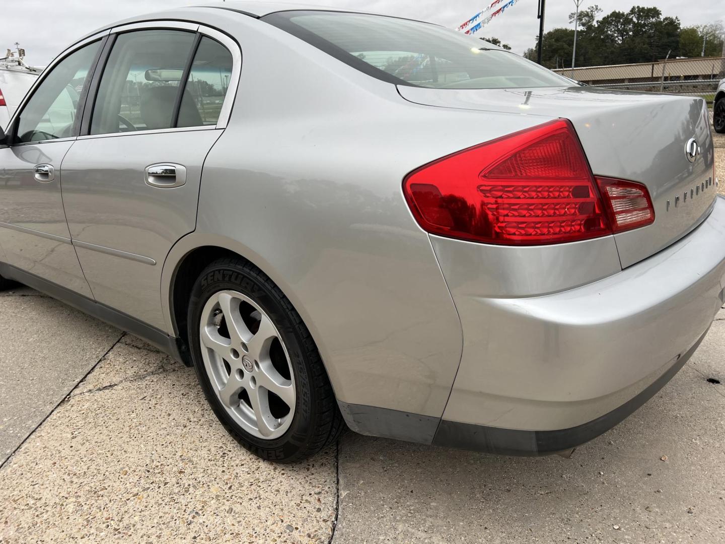 2004 Silver /Gray Infiniti G35 (JNKCV51E14M) with an 3.5L V6 DOHC 24V engine, 5-Speed Automatic Overdrive transmission, located at 4520 Airline Hwy, Baton Rouge, LA, 70805, (225) 357-1497, 30.509325, -91.145432 - 2004 Infiniti G35 ***TWO OWNER & NO ACCIDENTS*** 3.5 V6 Gas, Only 72K Miles, Heated Leather, Sunroof, A/C & Heat, Power Seat, Windows, Locks & Mirrors. FOR INFO PLEASE CONTACT JEFF AT 225-413-0981. CHECK OUT OUR A+ RATING WITH THE BETTER BUSINESS BUREAU. WE HAVE BEEN A FAMILY OWNED AND OPERATED BUS - Photo#6