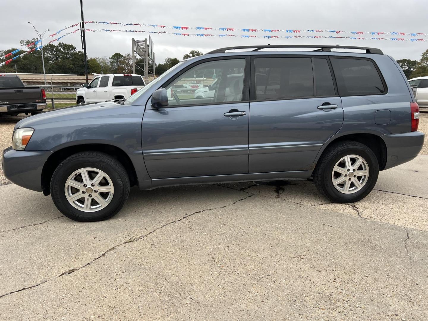 2005 Blue /Gray Toyota Highlander (JTEGP21A150) with an 3.3L V6 DOHC 24V engine, 5-Speed Automatic Overdrive transmission, located at 4520 Airline Hwy, Baton Rouge, LA, 70805, (225) 357-1497, 30.509325, -91.145432 - 2005 Toyota Highlander ***NO ACCIDENTS*** 3.3 V6 Gas, 180K Miles, Automatic, A/C & Heat, Power Windows, Locks & Mirrors, Seats 5 Passengers. FOR INFO PLEASE CONTACT JEFF AT 225-413-0981. CHECK OUT OUR A+ RATING WITH THE BETTER BUSINESS BUREAU. WE HAVE BEEN A FAMILY OWNED AND OPERATED BUSINESS AT - Photo#1