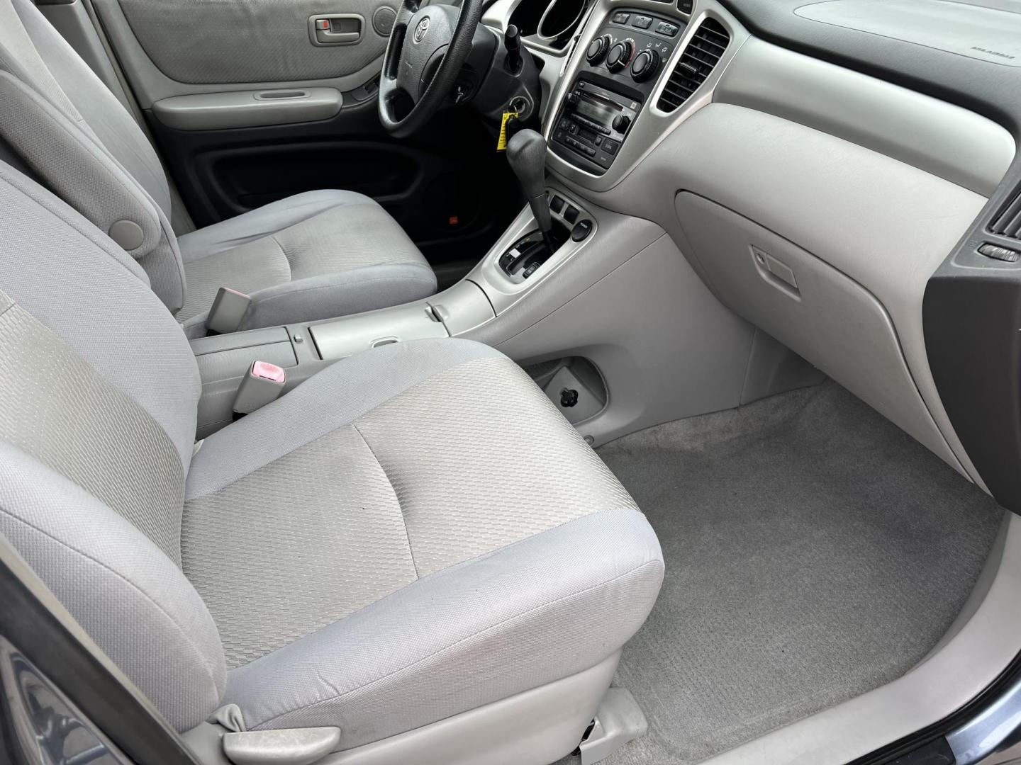 2005 Blue /Gray Toyota Highlander (JTEGP21A150) with an 3.3L V6 DOHC 24V engine, 5-Speed Automatic Overdrive transmission, located at 4520 Airline Hwy, Baton Rouge, LA, 70805, (225) 357-1497, 30.509325, -91.145432 - 2005 Toyota Highlander ***NO ACCIDENTS*** 3.3 V6 Gas, 180K Miles, Automatic, A/C & Heat, Power Windows, Locks & Mirrors, Seats 5 Passengers. FOR INFO PLEASE CONTACT JEFF AT 225-413-0981. CHECK OUT OUR A+ RATING WITH THE BETTER BUSINESS BUREAU. WE HAVE BEEN A FAMILY OWNED AND OPERATED BUSINESS AT - Photo#9