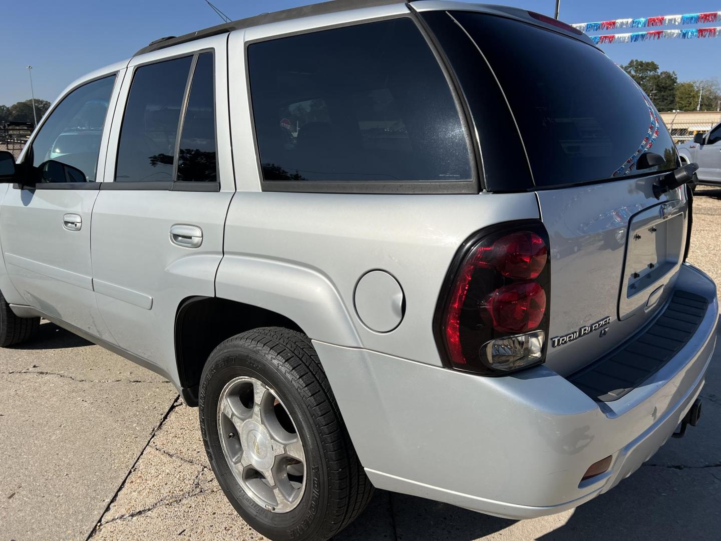 2008 Silver /Gray Chevrolet TrailBlazer LT1 (1GNET13M782) with an 5.3L V8 OHV 16V engine, 4-Speed Automatic Overdrive transmission, located at 4520 Airline Hwy, Baton Rouge, LA, 70805, (225) 357-1497, 30.509325, -91.145432 - 2008 Chevrolet Trailblazer 4WD 5.3 V8 Gas, 111K Miles, Leather, A/C & Heat, Power Windows, Locks & Mirrors, Tow Package. Has Minor Scratches. FOR INFO PLEASE CONTACT JEFF AT 225-413-0981. CHECK OUT OUR A+ RATING WITH THE BETTER BUSINESS BUREAU. WE HAVE BEEN A FAMILY OWNED AND OPERATED BUSINESS AT - Photo#7