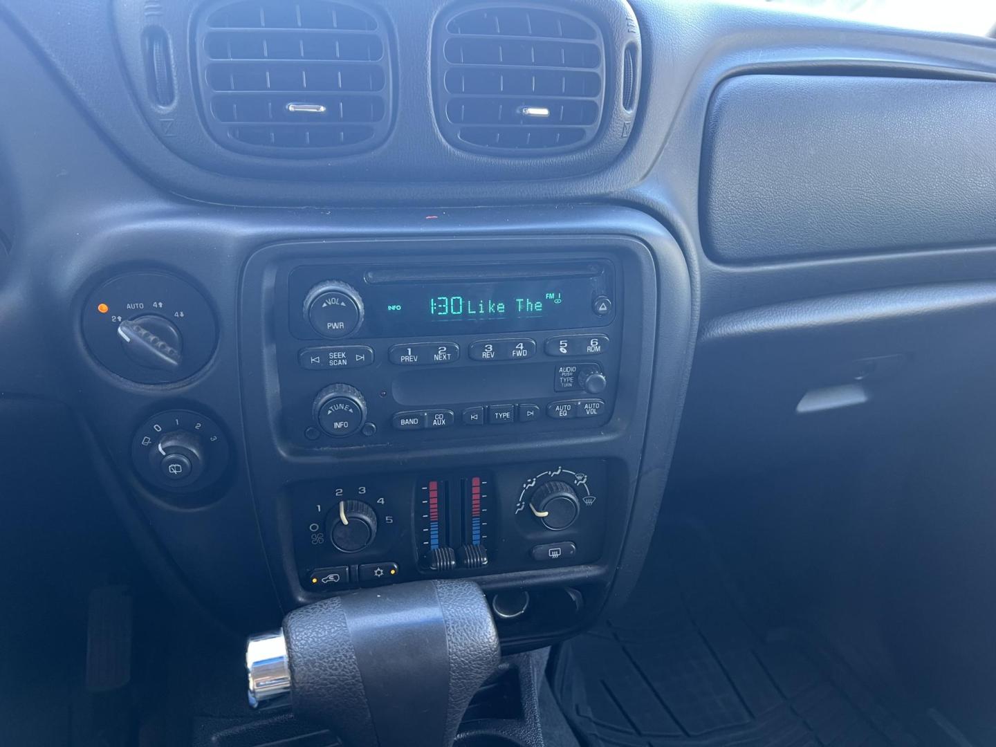 2008 Silver /Gray Chevrolet TrailBlazer LT1 (1GNET13M782) with an 5.3L V8 OHV 16V engine, 4-Speed Automatic Overdrive transmission, located at 4520 Airline Hwy, Baton Rouge, LA, 70805, (225) 357-1497, 30.509325, -91.145432 - 2008 Chevrolet Trailblazer 4WD 5.3 V8 Gas, 111K Miles, Leather, A/C & Heat, Power Windows, Locks & Mirrors, Tow Package. Has Minor Scratches. FOR INFO PLEASE CONTACT JEFF AT 225-413-0981. CHECK OUT OUR A+ RATING WITH THE BETTER BUSINESS BUREAU. WE HAVE BEEN A FAMILY OWNED AND OPERATED BUSINESS AT - Photo#9