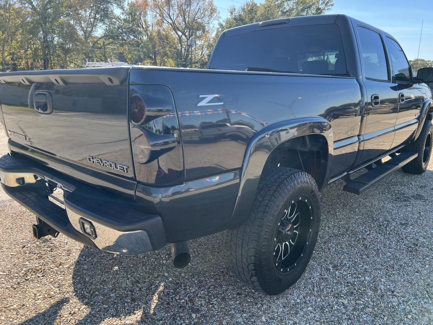 2004 Dark Spiral Gray /Gray Chevrolet Silverado 2500 LS (1GCGC23UX4F) with an 6.0L V8 OHV 16V engine, 4-Speed Automatic Overdrive transmission, located at 4520 Airline Hwy, Baton Rouge, LA, 70805, (225) 357-1497, 30.509325, -91.145432 - 2004 Chevrolet Silverado 2500 Crew Cab LS 2WD ***TWO OWNER & NO ACCIDENTS*** 6.0 V8 Gas, 147K Miles, A/C & Heat, Power Windows, Locks & Mirrors, Backup Camera, Spray In Bedliner, HELO Wheels, Bilstein Shocks, New Brakes, Tow Package. FOR INFO PLEASE CONTACT JEFF AT 225-413-0981. CHECK OUT OUR A+ RAT - Photo#5
