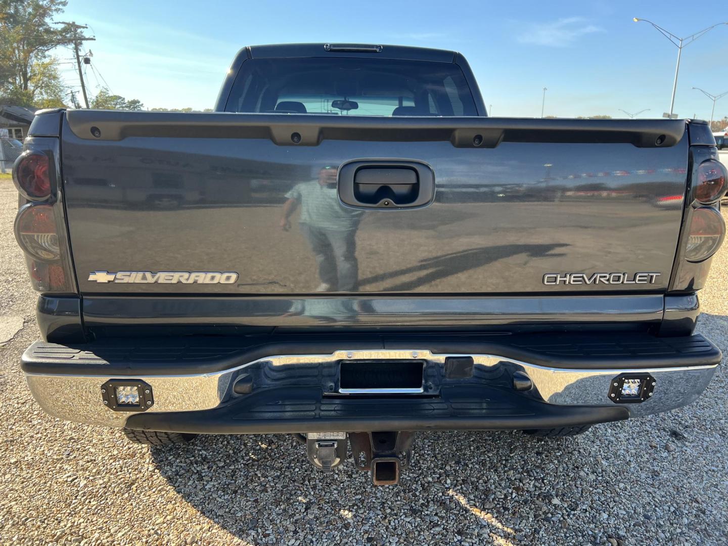2004 Dark Spiral Gray /Gray Chevrolet Silverado 2500 LS (1GCGC23UX4F) with an 6.0L V8 OHV 16V engine, 4-Speed Automatic Overdrive transmission, located at 4520 Airline Hwy, Baton Rouge, LA, 70805, (225) 357-1497, 30.509325, -91.145432 - 2004 Chevrolet Silverado 2500 Crew Cab LS 2WD ***TWO OWNER & NO ACCIDENTS*** 6.0 V8 Gas, 147K Miles, A/C & Heat, Power Windows, Locks & Mirrors, Backup Camera, Spray In Bedliner, HELO Wheels, Bilstein Shocks, New Brakes, Tow Package. FOR INFO PLEASE CONTACT JEFF AT 225-413-0981. CHECK OUT OUR A+ RAT - Photo#6
