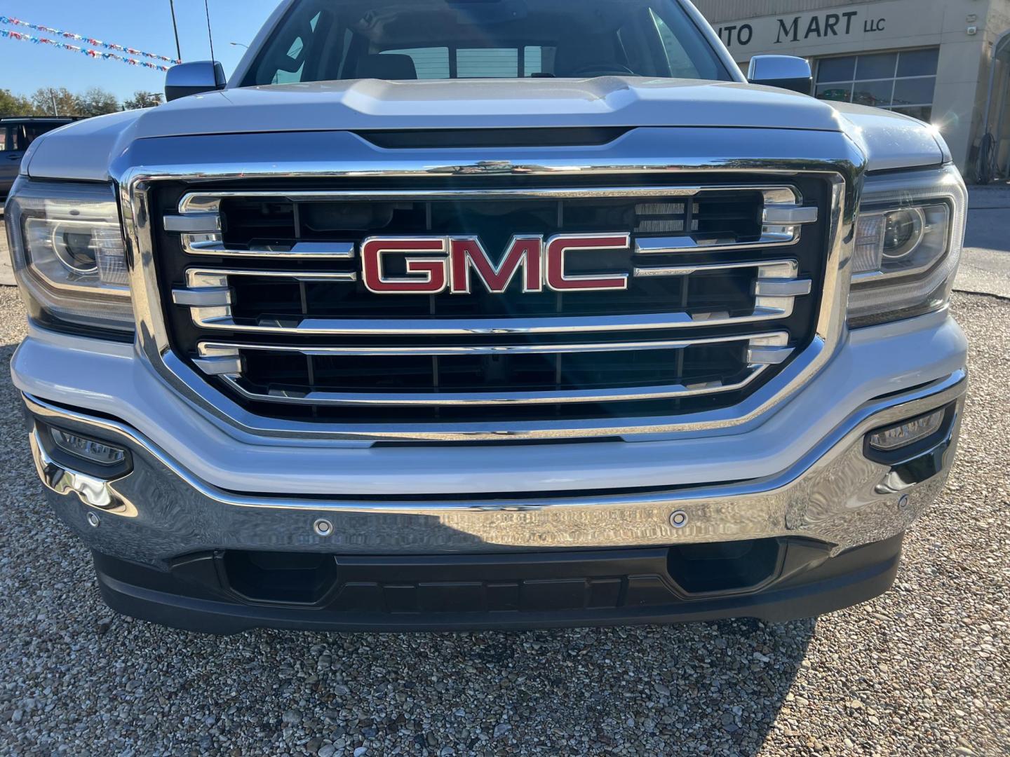 2018 White /Tan GMC Sierra 1500 SLT (3GTP1NEC1JG) with an 5.3L V8 OHV 16V engine, 6-Speed Automatic transmission, located at 4520 Airline Hwy, Baton Rouge, LA, 70805, (225) 357-1497, 30.509325, -91.145432 - 2018 GMC Sierra Crew Cab SLT ***ONE OWNER & NO ACCIDENTS*** 5.3 V8 Gas, 178K Miles, Heated & Cooled Leather, Bose Stereo, A/C & Heat, All Power, Bed Cover, Tow Pkg & More. FOR INFO PLEASE CONTACT JEFF AT 225-413-0981. CHECK OUT OUR A+ RATING WITH THE BETTER BUSINESS BUREAU. WE HAVE BEEN A FAMILY OWN - Photo#2