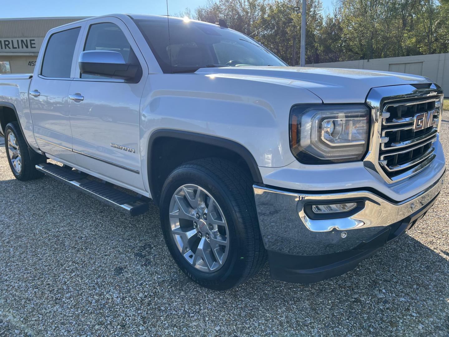 2018 White /Tan GMC Sierra 1500 SLT (3GTP1NEC1JG) with an 5.3L V8 OHV 16V engine, 6-Speed Automatic transmission, located at 4520 Airline Hwy, Baton Rouge, LA, 70805, (225) 357-1497, 30.509325, -91.145432 - 2018 GMC Sierra Crew Cab SLT ***ONE OWNER & NO ACCIDENTS*** 5.3 V8 Gas, 178K Miles, Heated & Cooled Leather, Bose Stereo, A/C & Heat, All Power, Bed Cover, Tow Pkg & More. FOR INFO PLEASE CONTACT JEFF AT 225-413-0981. CHECK OUT OUR A+ RATING WITH THE BETTER BUSINESS BUREAU. WE HAVE BEEN A FAMILY OWN - Photo#3