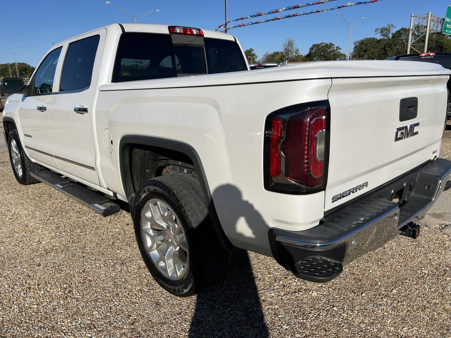 2018 White /Tan GMC Sierra 1500 SLT (3GTP1NEC1JG) with an 5.3L V8 OHV 16V engine, 6-Speed Automatic transmission, located at 4520 Airline Hwy, Baton Rouge, LA, 70805, (225) 357-1497, 30.509325, -91.145432 - 2018 GMC Sierra Crew Cab SLT ***ONE OWNER & NO ACCIDENTS*** 5.3 V8 Gas, 178K Miles, Heated & Cooled Leather, Bose Stereo, A/C & Heat, All Power, Bed Cover, Tow Pkg & More. FOR INFO PLEASE CONTACT JEFF AT 225-413-0981. CHECK OUT OUR A+ RATING WITH THE BETTER BUSINESS BUREAU. WE HAVE BEEN A FAMILY OWN - Photo#7