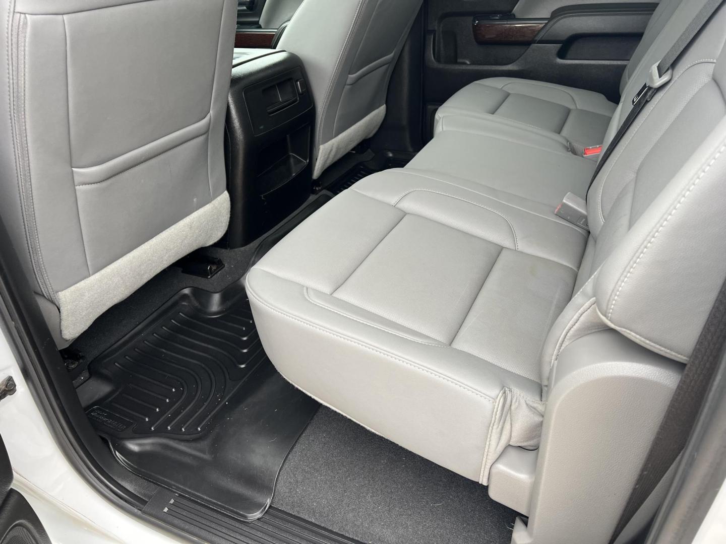 2018 White /Tan GMC Sierra 1500 SLT (3GTP1NEC1JG) with an 5.3L V8 OHV 16V engine, 6-Speed Automatic transmission, located at 4520 Airline Hwy, Baton Rouge, LA, 70805, (225) 357-1497, 30.509325, -91.145432 - 2018 GMC Sierra Crew Cab SLT ***ONE OWNER & NO ACCIDENTS*** 5.3 V8 Gas, 178K Miles, Heated & Cooled Leather, Bose Stereo, A/C & Heat, All Power, Bed Cover, Tow Pkg & More. FOR INFO PLEASE CONTACT JEFF AT 225-413-0981. CHECK OUT OUR A+ RATING WITH THE BETTER BUSINESS BUREAU. WE HAVE BEEN A FAMILY OWN - Photo#11