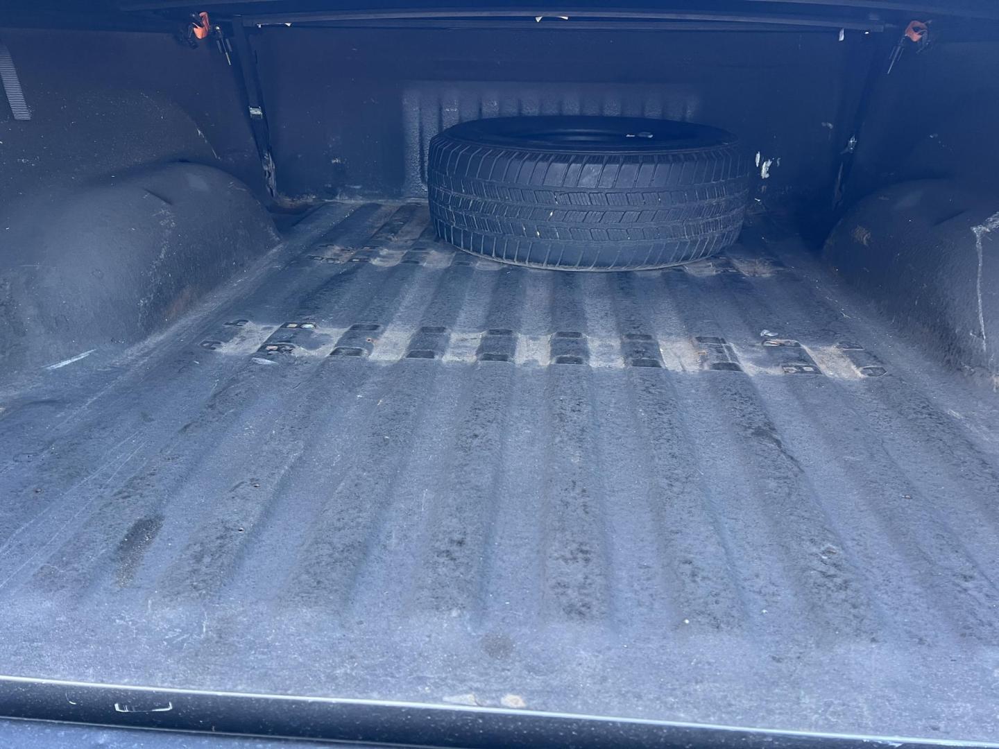 2006 Gray /Gray Dodge Ram 3500 Lonestar (3D7LL38C56G) with an 5.9L L6 OHV 24V TURBO DIESEL engine, Automatic transmission, located at 4520 Airline Hwy, Baton Rouge, LA, 70805, (225) 357-1497, 30.509325, -91.145432 - 2006 Dodge Ram 3500 Quad Cad 2WD ***ONE OWNER*** 5.9L Turbo Diesel, 231K Miles, Automatic, Leather Seats, A/C & Heat, Power Seat, Windows, Locks & Mirrors, Seating For 6, Spray In Bedliner, Tow Package. FOR INFO PLEASE CONTACT JEFF AT 225-413-0981. CHECK OUT OUR A+ RATING WITH THE BETTER BUSINESS BU - Photo#9