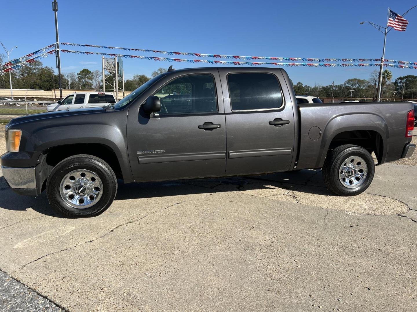 2011 Gray /Black GMC Sierra 1500 SL (3GTP1UEA4BG) with an 4.8L V8 OHV 16V engine, 4-Speed Automatic transmission, located at 4520 Airline Hwy, Baton Rouge, LA, 70805, (225) 357-1497, 30.509325, -91.145432 - 2011 GMC Sierra 1500 Crew Cab SL 4.8 V8 Gas, 211K Miles, Cold A/C, Power Windows, Locks & Mirrors, 6 1/2 Bed, Good Tires. FOR INFO PLEASE CONTACT JEFF AT 225-413-0981. CHECK OUT OUR A+ RATING WITH THE BETTER BUSINESS BUREAU. WE HAVE BEEN A FAMILY OWNED AND OPERATED BUSINESS AT THE SAME LOCATION FO - Photo#1