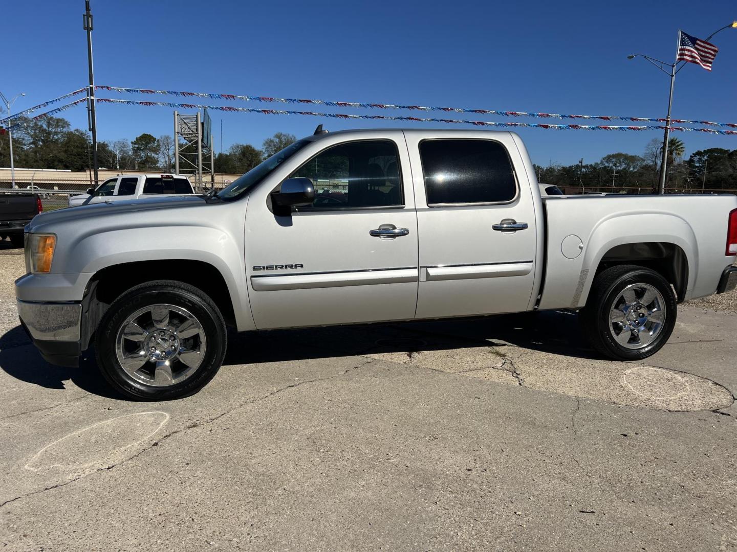2011 Silver /Black GMC Sierra 1500 SLE (3GTP1VE03BG) with an 5.3L V8 OHV 16V FFV engine, 6-Speed Automatic transmission, located at 4520 Airline Hwy, Baton Rouge, LA, 70805, (225) 357-1497, 30.509325, -91.145432 - 2011 GMC Sierra 1500 Crew Cab SLE ***ONE OWNER*** 5.3 V8 Gas, 133K Miles, Cold A/C, Power Windows, Locks & Mirrors, Seats 6, Tow Package. Radio Display Doesn't Light Up. FOR INFO PLEASE CONTACT JEFF AT 225-413-0981. CHECK OUT OUR A+ RATING WITH THE BETTER BUSINESS BUREAU. WE HAVE BEEN A FAMILY OWNED - Photo#1