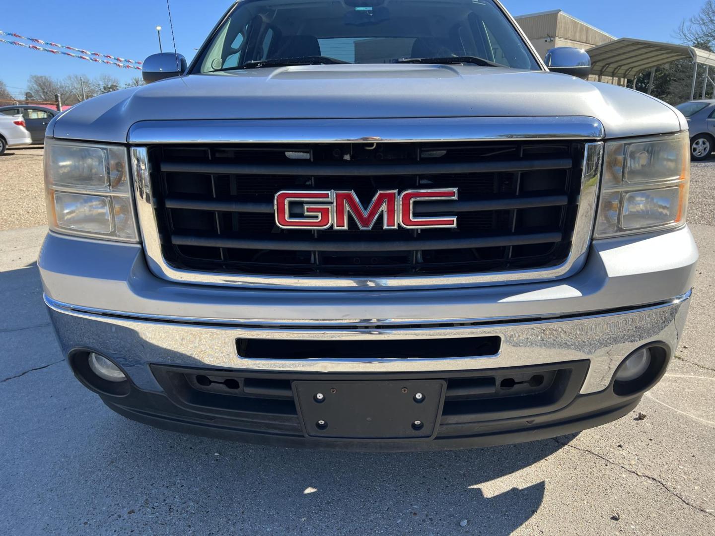 2011 Silver /Black GMC Sierra 1500 SLE (3GTP1VE03BG) with an 5.3L V8 OHV 16V FFV engine, 6-Speed Automatic transmission, located at 4520 Airline Hwy, Baton Rouge, LA, 70805, (225) 357-1497, 30.509325, -91.145432 - 2011 GMC Sierra 1500 Crew Cab SLE ***ONE OWNER*** 5.3 V8 Gas, 133K Miles, Cold A/C, Power Windows, Locks & Mirrors, Seats 6, Tow Package. Radio Display Doesn't Light Up. FOR INFO PLEASE CONTACT JEFF AT 225-413-0981. CHECK OUT OUR A+ RATING WITH THE BETTER BUSINESS BUREAU. WE HAVE BEEN A FAMILY OWNED - Photo#2
