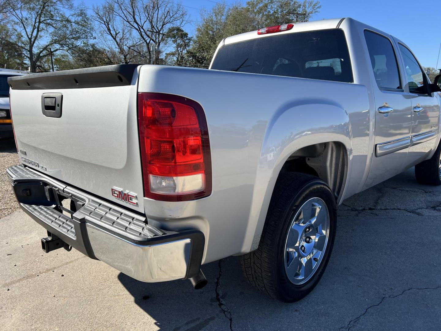 2011 Silver /Black GMC Sierra 1500 SLE (3GTP1VE03BG) with an 5.3L V8 OHV 16V FFV engine, 6-Speed Automatic transmission, located at 4520 Airline Hwy, Baton Rouge, LA, 70805, (225) 357-1497, 30.509325, -91.145432 - 2011 GMC Sierra 1500 Crew Cab SLE ***ONE OWNER*** 5.3 V8 Gas, 133K Miles, Cold A/C, Power Windows, Locks & Mirrors, Seats 6, Tow Package. Radio Display Doesn't Light Up. FOR INFO PLEASE CONTACT JEFF AT 225-413-0981. CHECK OUT OUR A+ RATING WITH THE BETTER BUSINESS BUREAU. WE HAVE BEEN A FAMILY OWNED - Photo#5