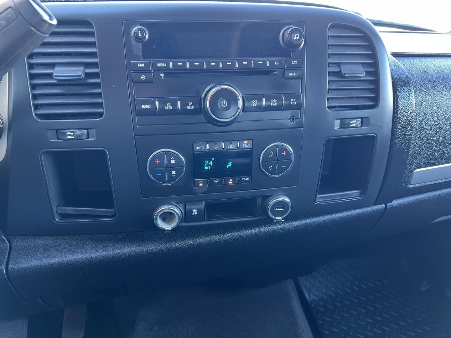 2011 Silver /Black GMC Sierra 1500 SLE (3GTP1VE03BG) with an 5.3L V8 OHV 16V FFV engine, 6-Speed Automatic transmission, located at 4520 Airline Hwy, Baton Rouge, LA, 70805, (225) 357-1497, 30.509325, -91.145432 - 2011 GMC Sierra 1500 Crew Cab SLE ***ONE OWNER*** 5.3 V8 Gas, 133K Miles, Cold A/C, Power Windows, Locks & Mirrors, Seats 6, Tow Package. Radio Display Doesn't Light Up. FOR INFO PLEASE CONTACT JEFF AT 225-413-0981. CHECK OUT OUR A+ RATING WITH THE BETTER BUSINESS BUREAU. WE HAVE BEEN A FAMILY OWNED - Photo#9